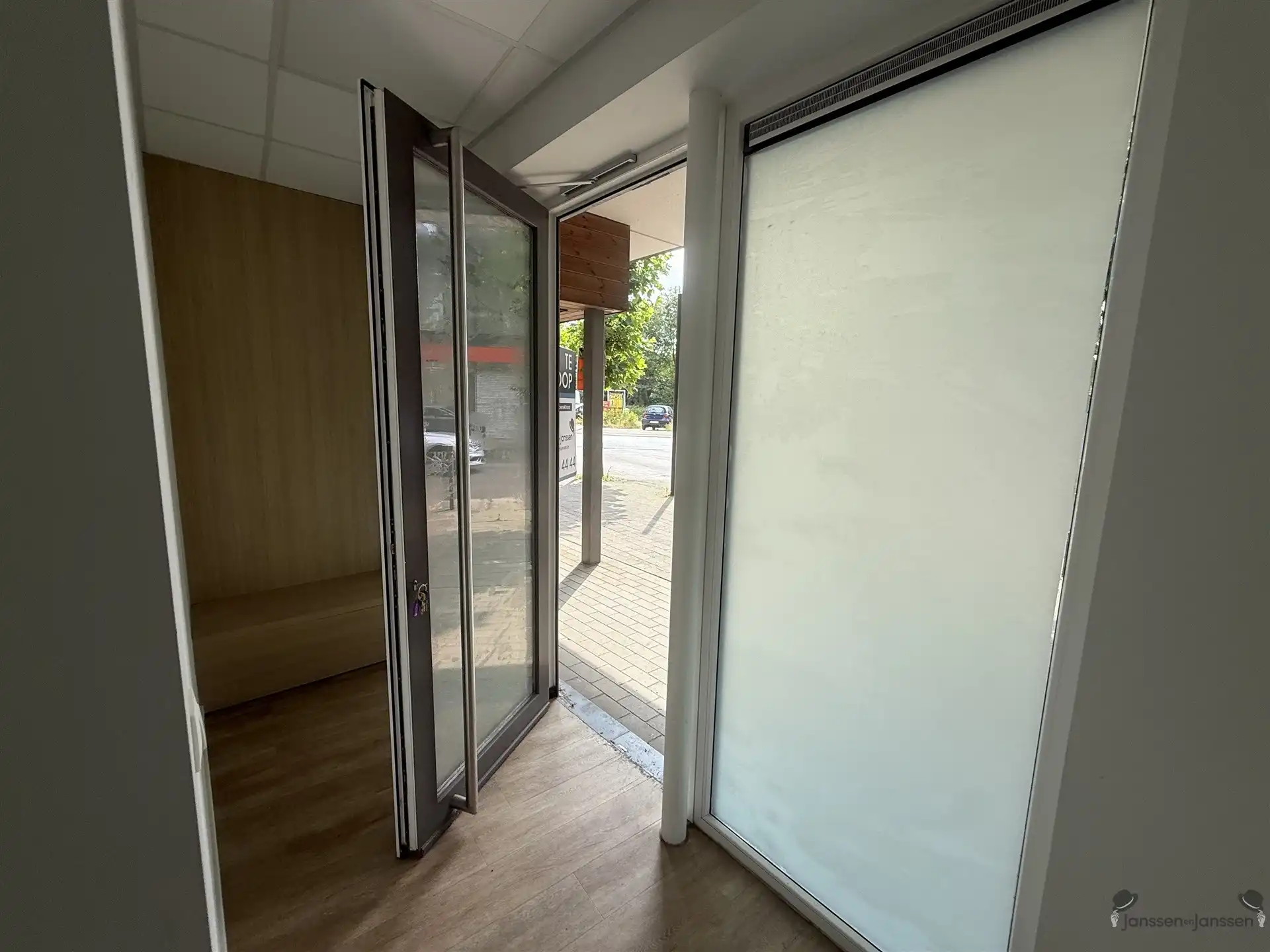Instapklaar kabinet/kantoor met 4 praktijkruimten foto 3