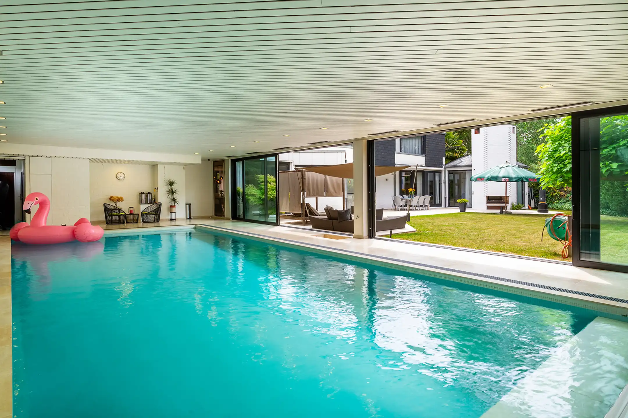 Topgelegen architectenwoning met ruim tuin en binnenzwembad. foto 29