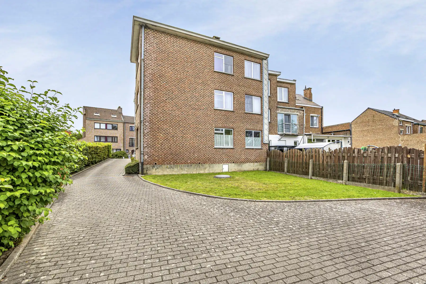 Gelijkvloers-appartement met tuin en garage foto 3