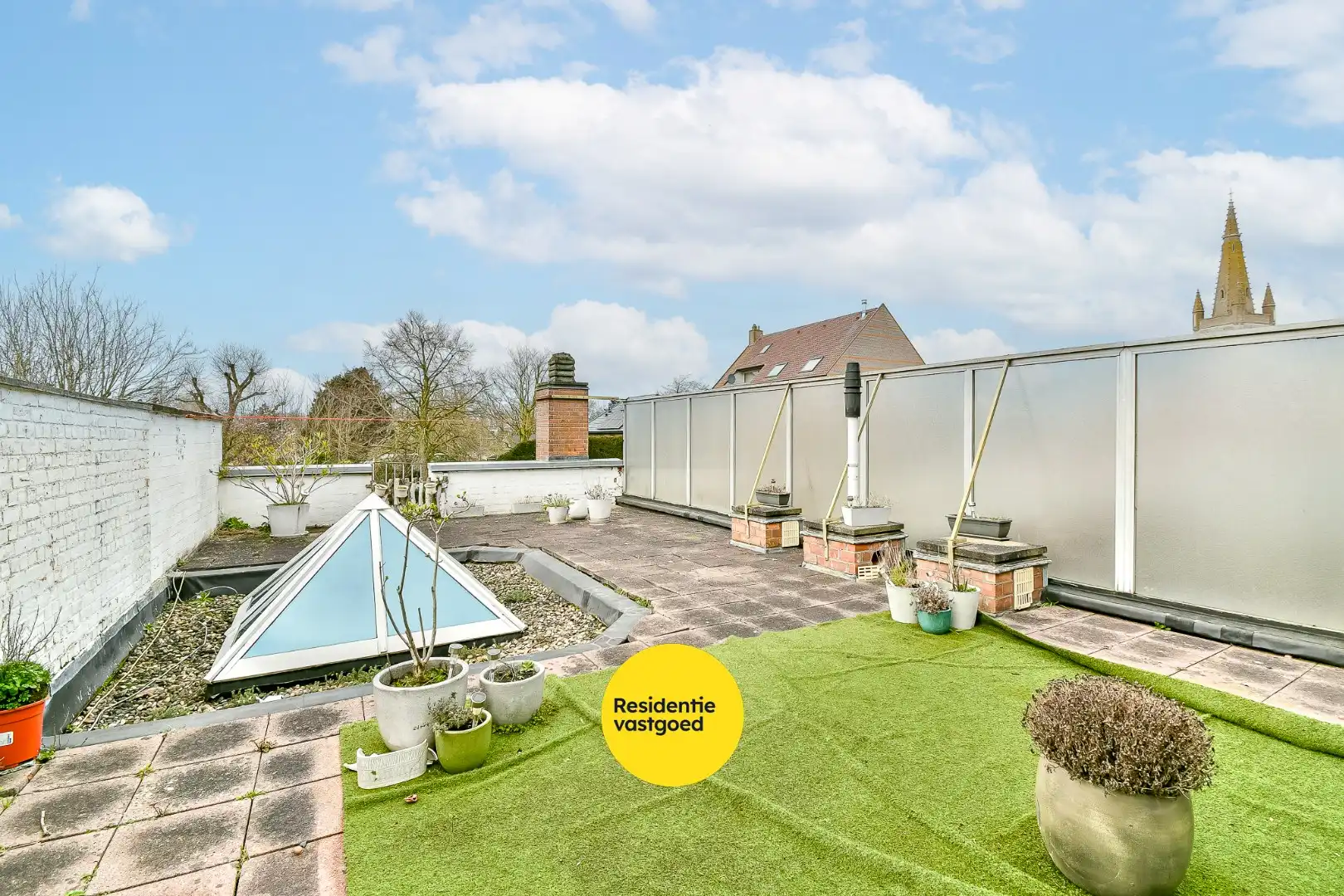 Zeer ruim duplex appartement met 3 slaapkamers in het centrum van Gistel foto 6