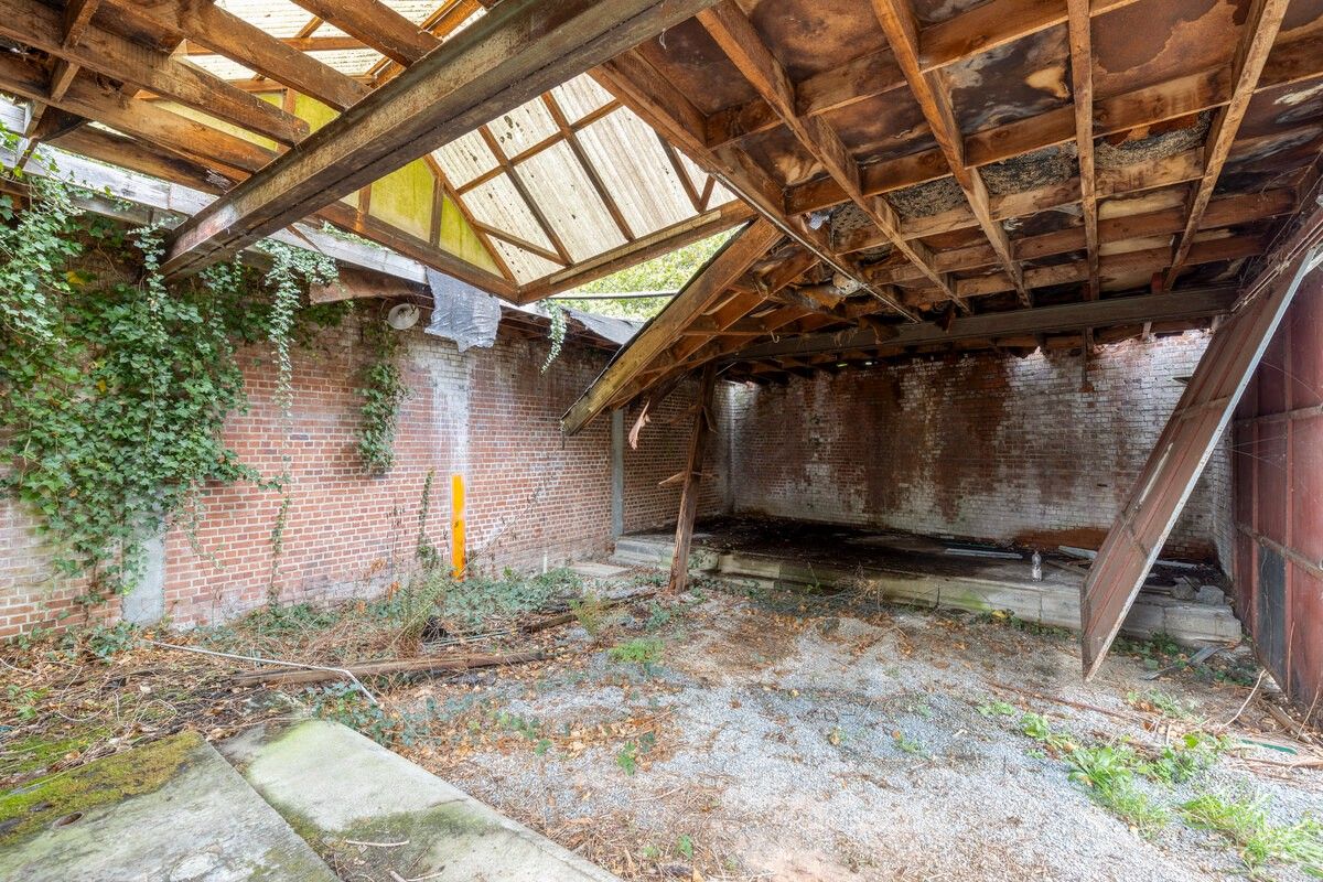 Te renoveren woning met magazijn en tweede oprit! foto 18