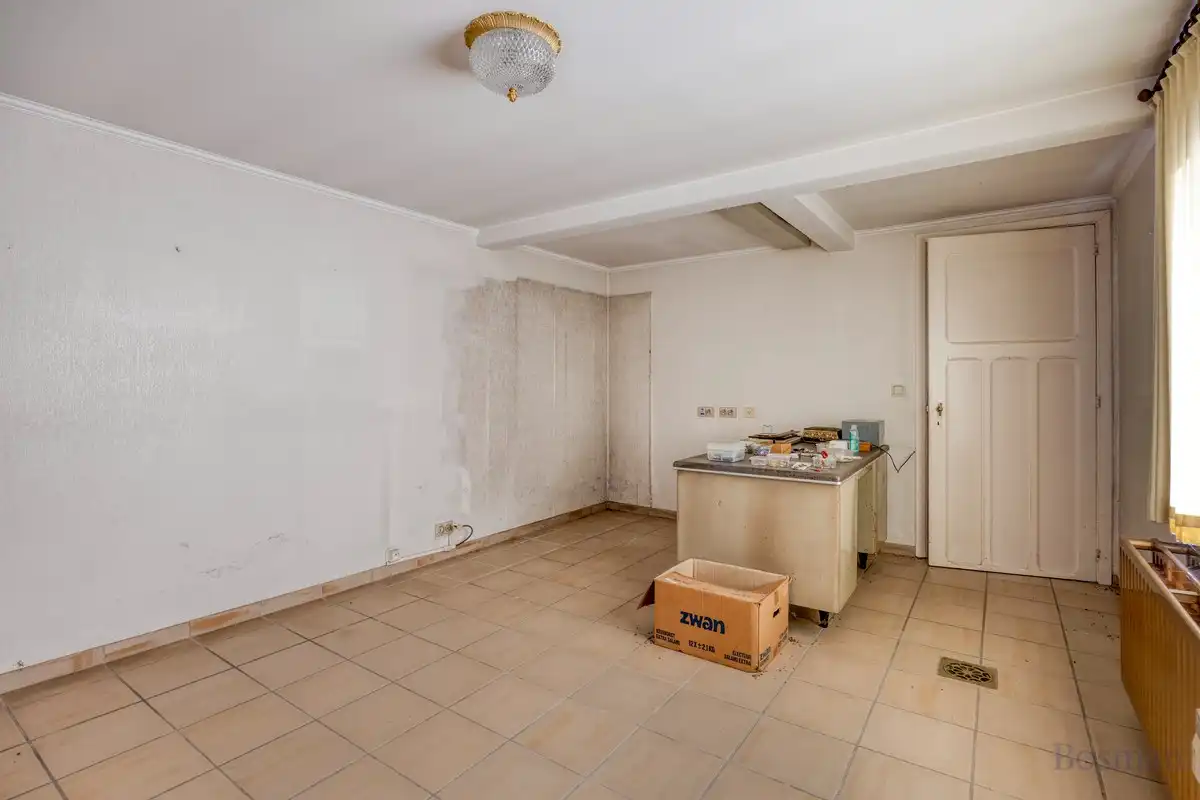 Te renoveren woning met 5 garageboxen te koop in Ham foto 26