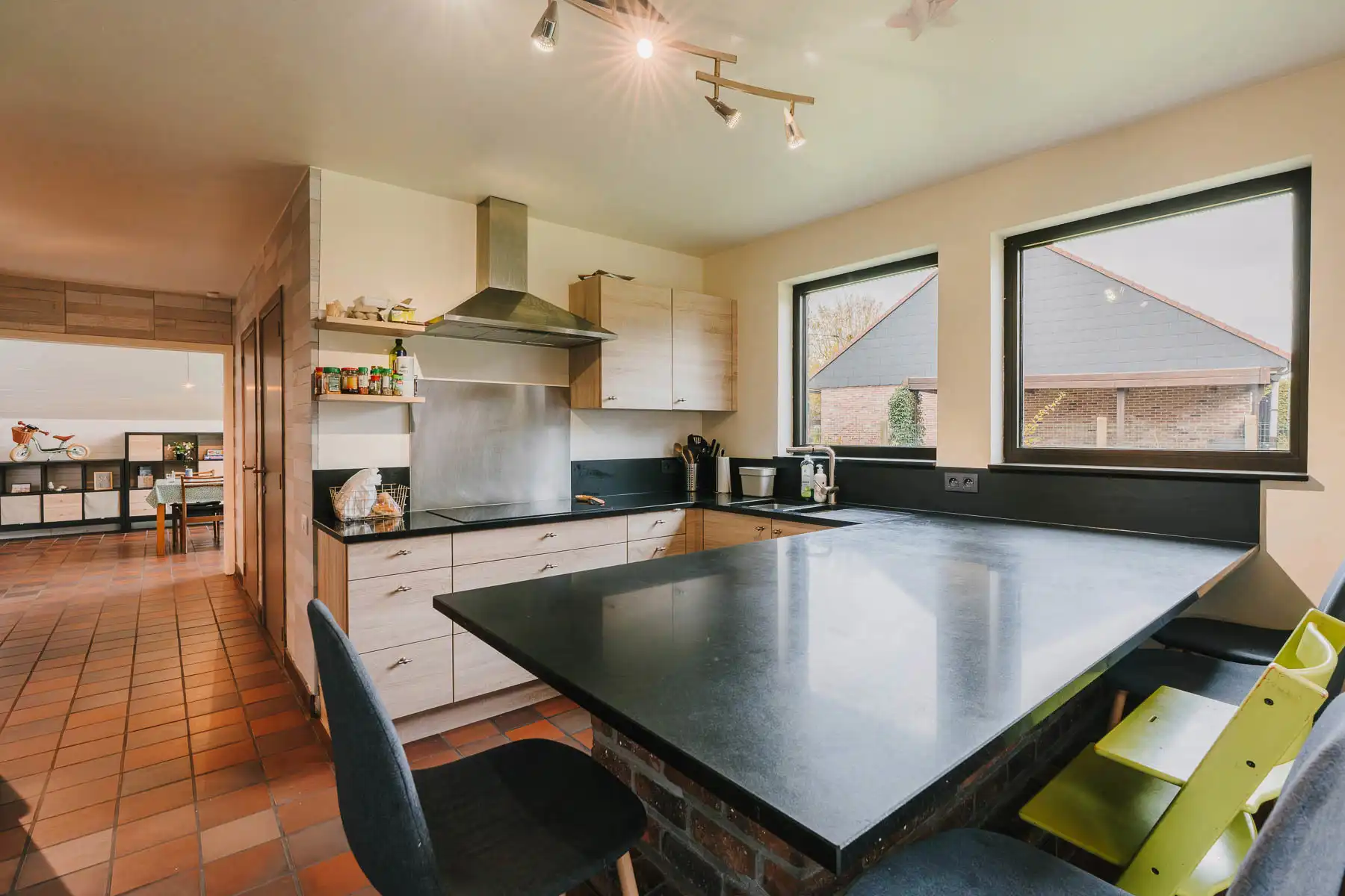 Ruime gezinswoning met praktijkruimte/kangoeroewoning foto 11