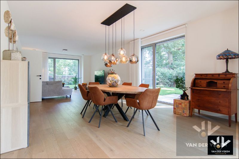 LUXUEUS GVL 3 SLPK-APP MET TUIN EN TWEE STAANPLAATSEN foto 11