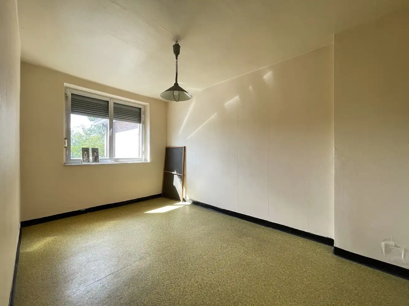 Tweewoonst met mooie tuin en vrijstaande garage foto 12