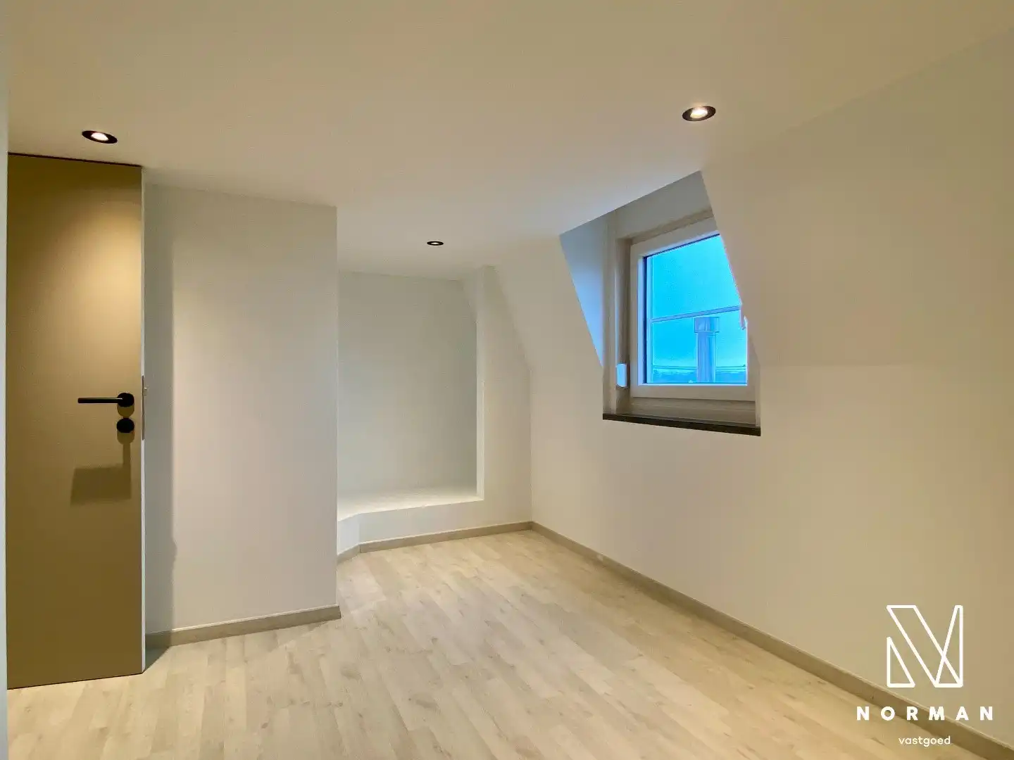 Ruime woning met drie slaapkamers te huur in Aalbeke foto 8