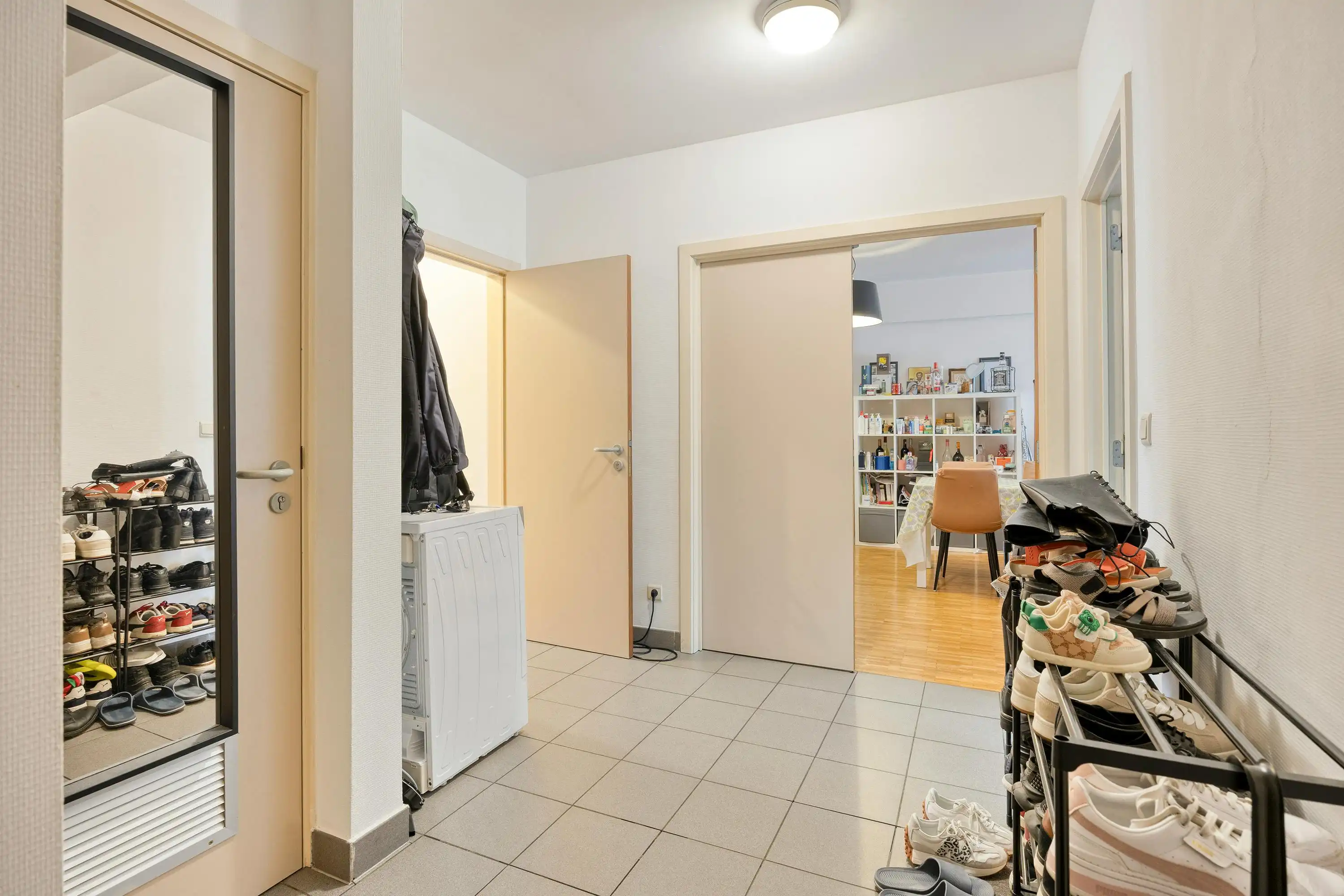 Appartement met twee slaapkamers en balkon gelegen in Elsene. foto 2