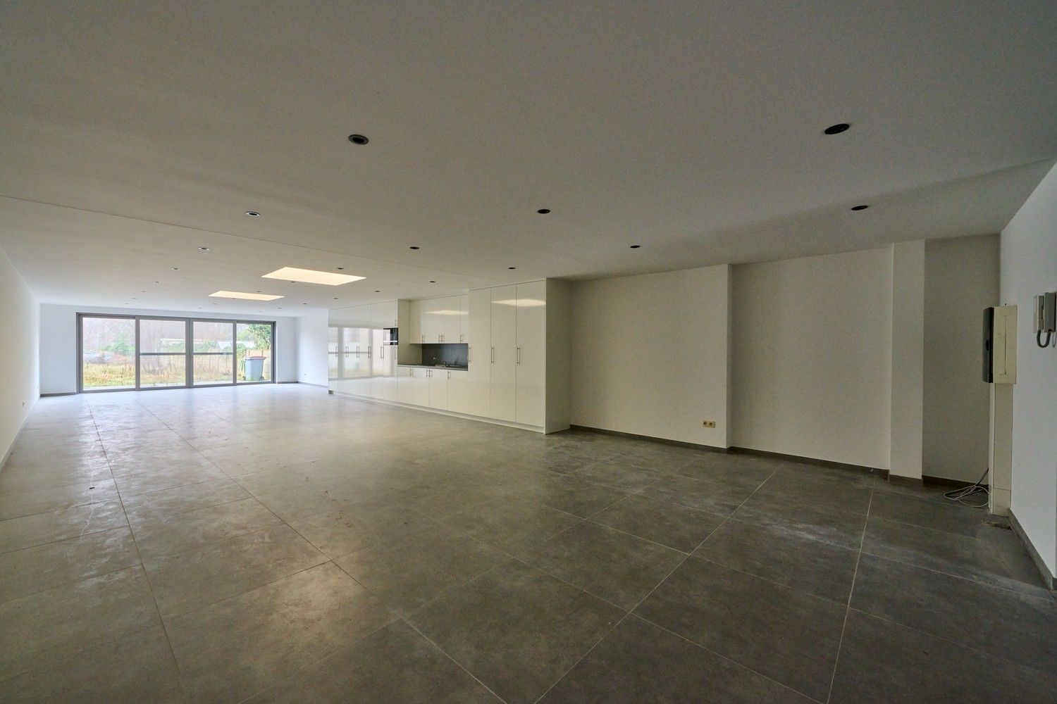 Gunstig gelegen heel ruim, fraai afgewerkte, handelsruimte met afzonderlijk toegankelijke woonstgelegenheid (triplex appartement) foto 5