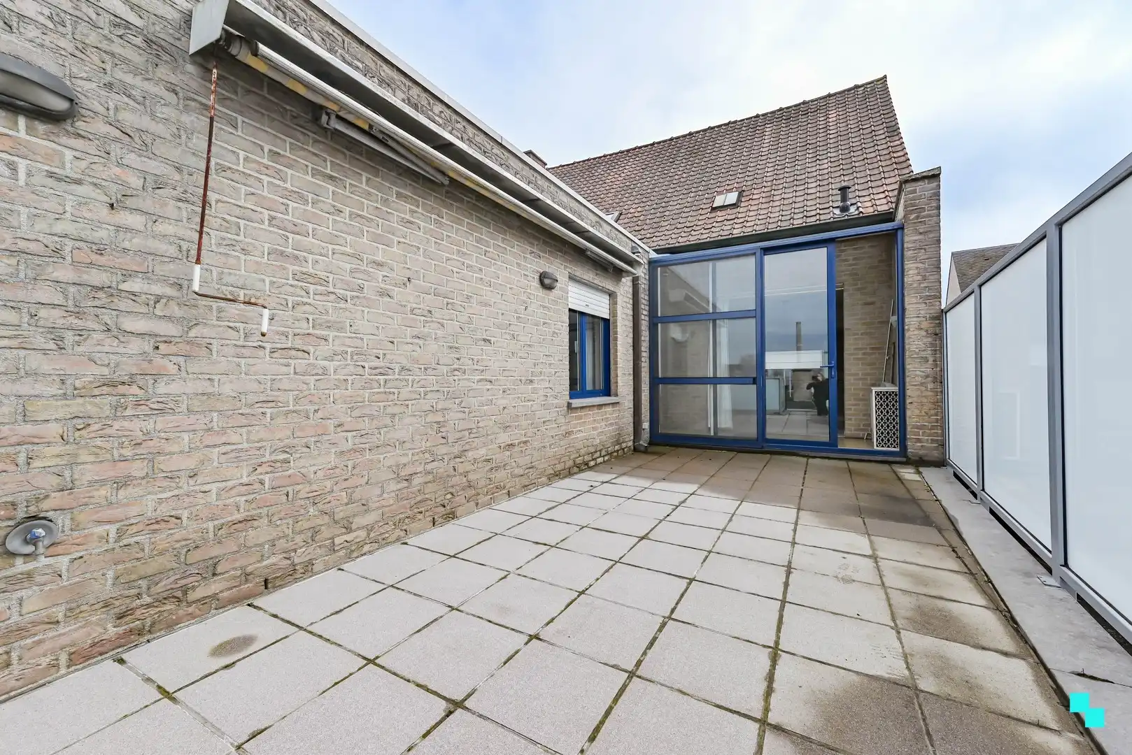 Bijzonder ruime handelswoning in centrum Lendelede foto 8