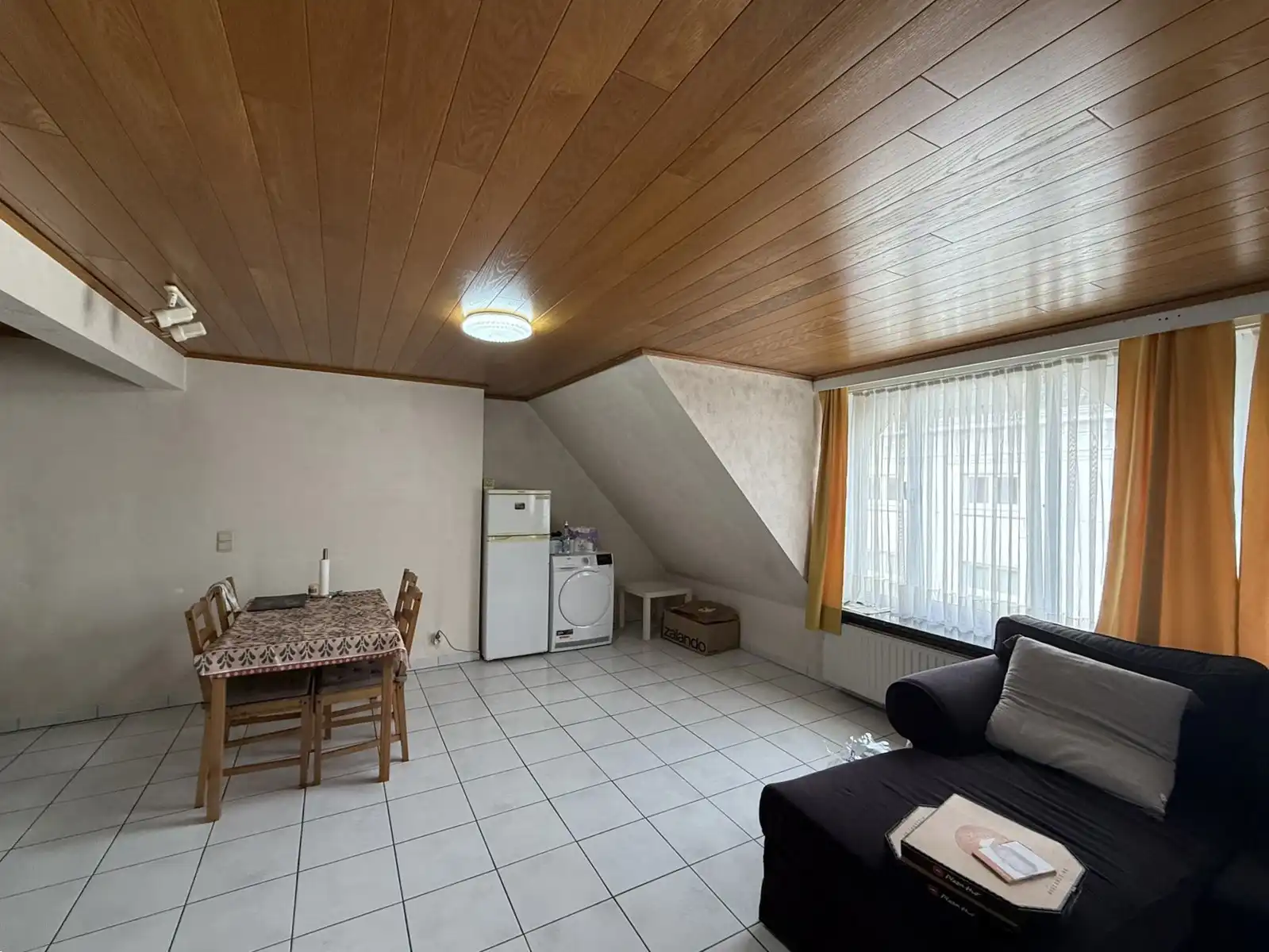 Lichtrijk appartement gelegen nabij centrum op de derde verdieping van kleinschalige bouw.  foto 2