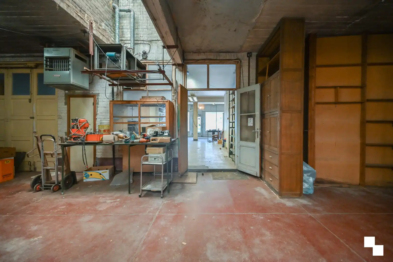 Kantoorruimte met opslagruimte en kelder op toplocatie te Kortrijk foto 15