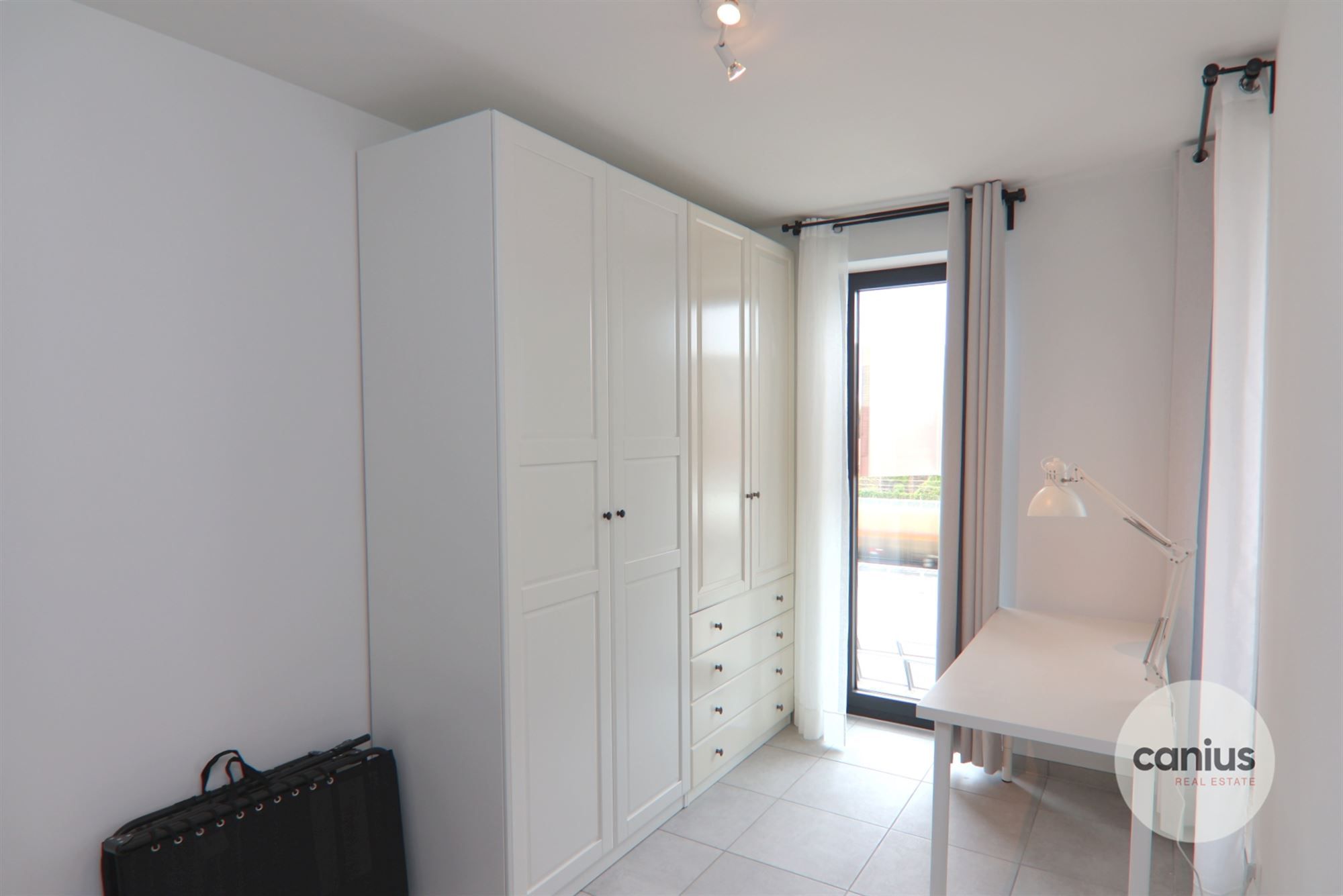 APPARTEMENT MET 2 SLPKS NABIJ HET CENTRUM foto 8