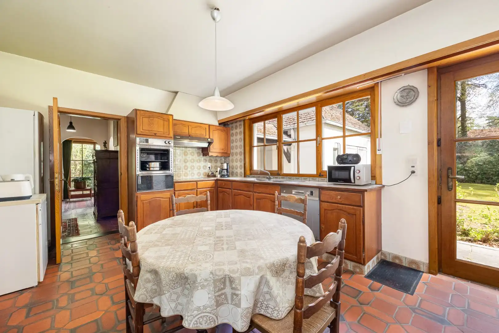 Villa met praktijkruimte en dubbele garage op riant perceel van 2.010 m² te Schoten foto 9