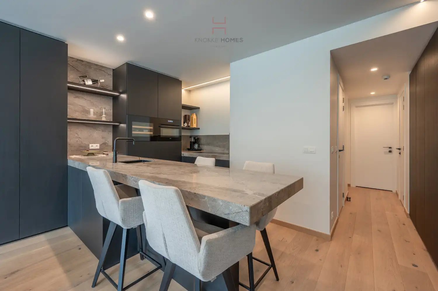 Stijlvol en instapklaar appartement  op toplocatie, dichtbij van strand te Duinbergen. foto 10