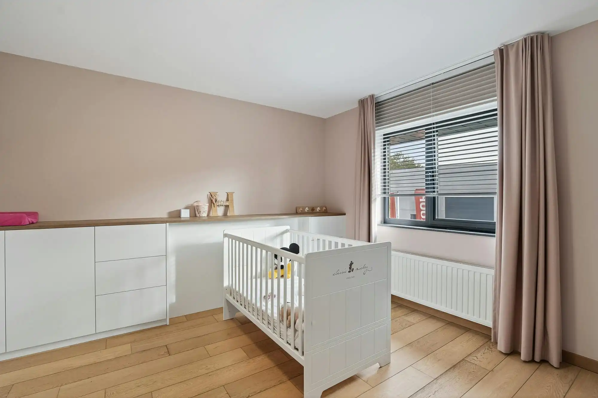 Luxe villa met exclusieve tuin en 600m2 magazijn in KMO-zone foto 13