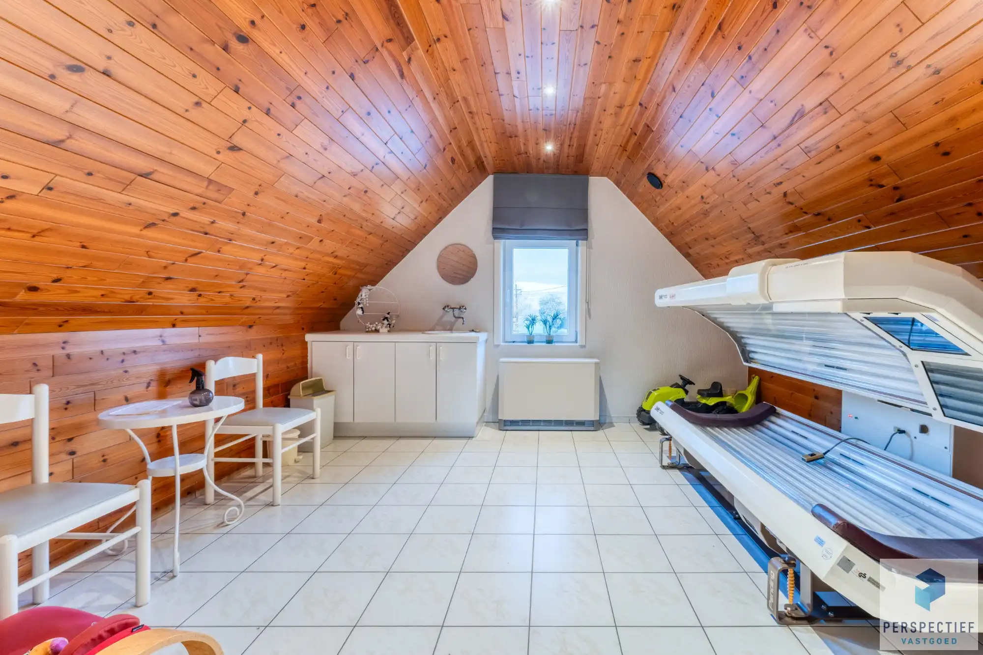 Landelijk gelegen villa met handelsruimte en buitenzwembad op 1370 m² foto 17