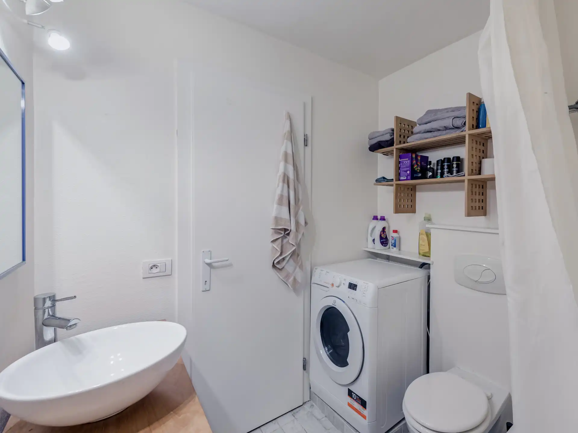 Gemeubelde studio op toplocatie in hartje stad! foto 20