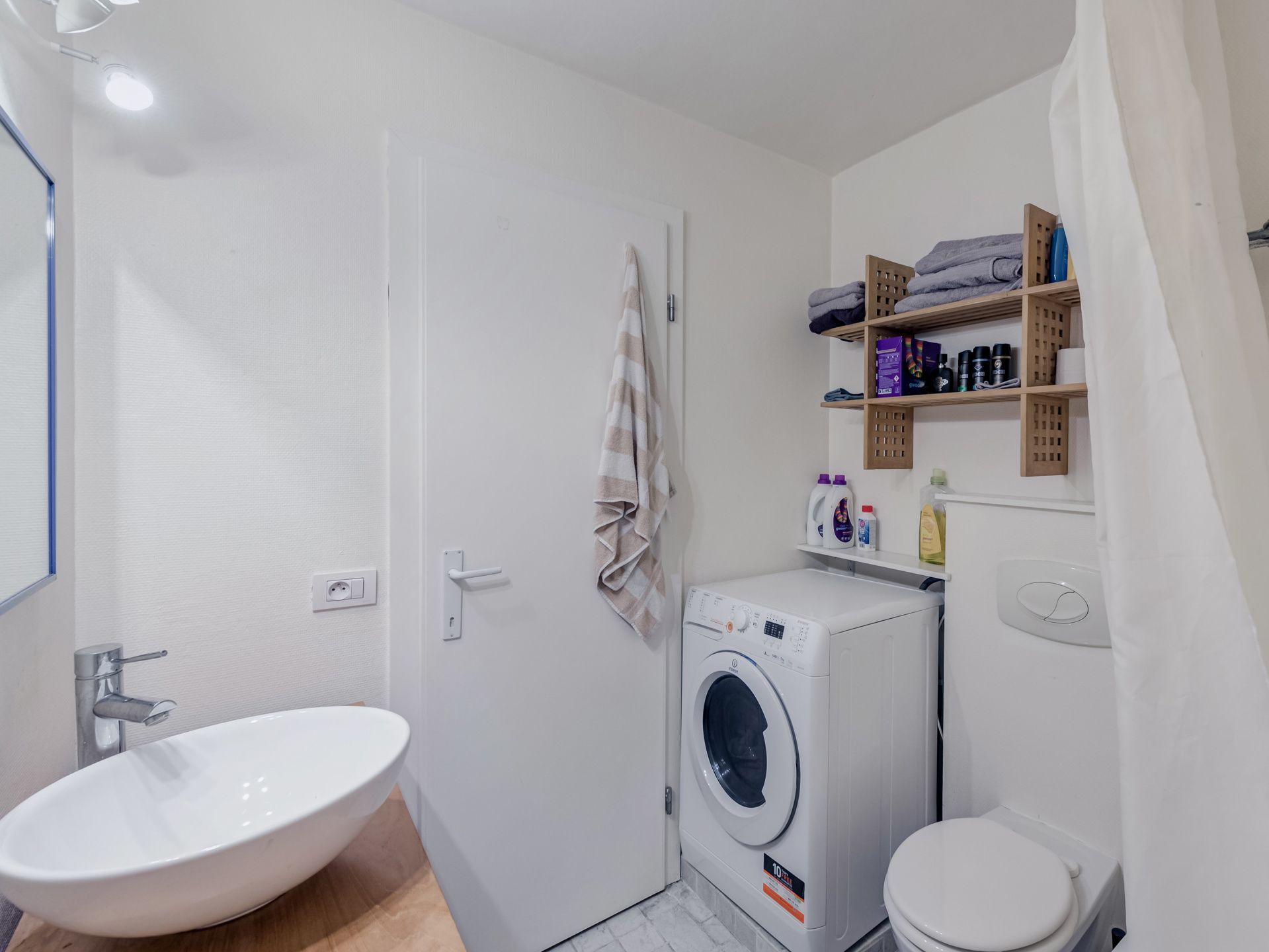 Gemeubelde studio op toplocatie in hartje stad! foto 20