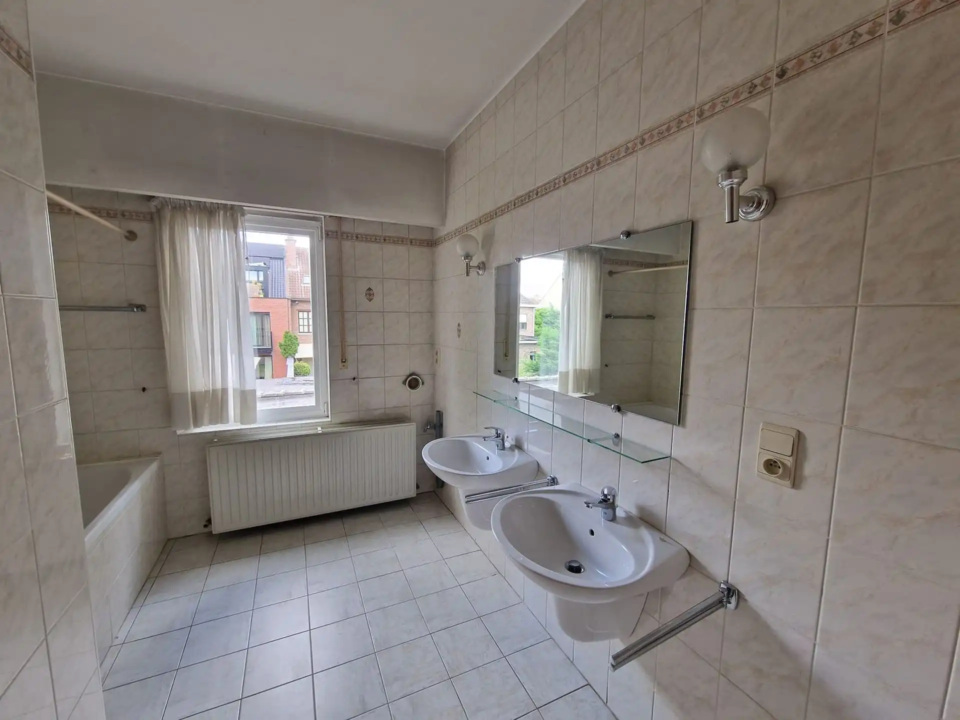 GOED GELEGEN APPARTEMENT MET GARAGE foto 11