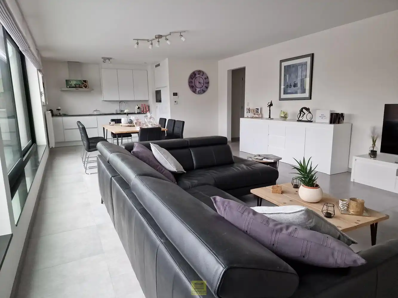 Ruim lichtrijk appartement met groot terras, garage én staanplaats! foto 3