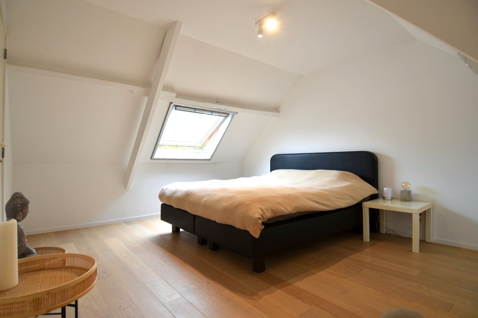 Alleenstaande woning met 3 slaapkamers, tuin én garage te koop in centrum-Kuurne foto 9