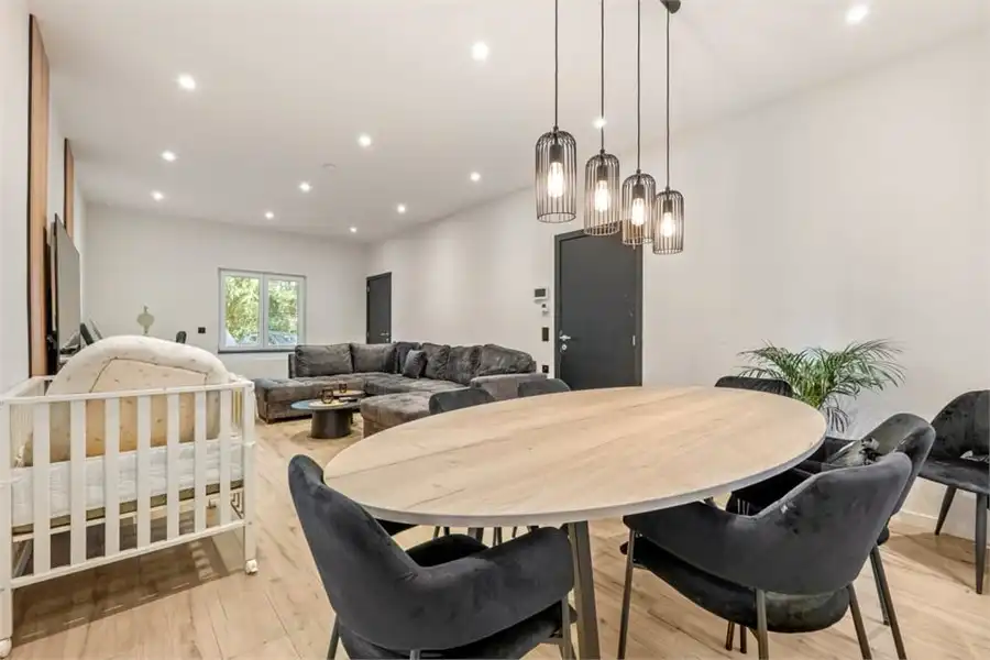 RUIME GERENOVEERDE WONING OP EEN ZEER GOEDE LOCATIE foto 9