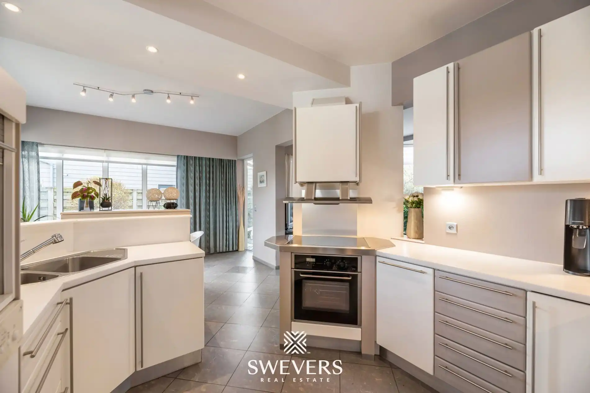 Instapklare gezinswoning op 11are 30ca in centrum Beringen foto 11