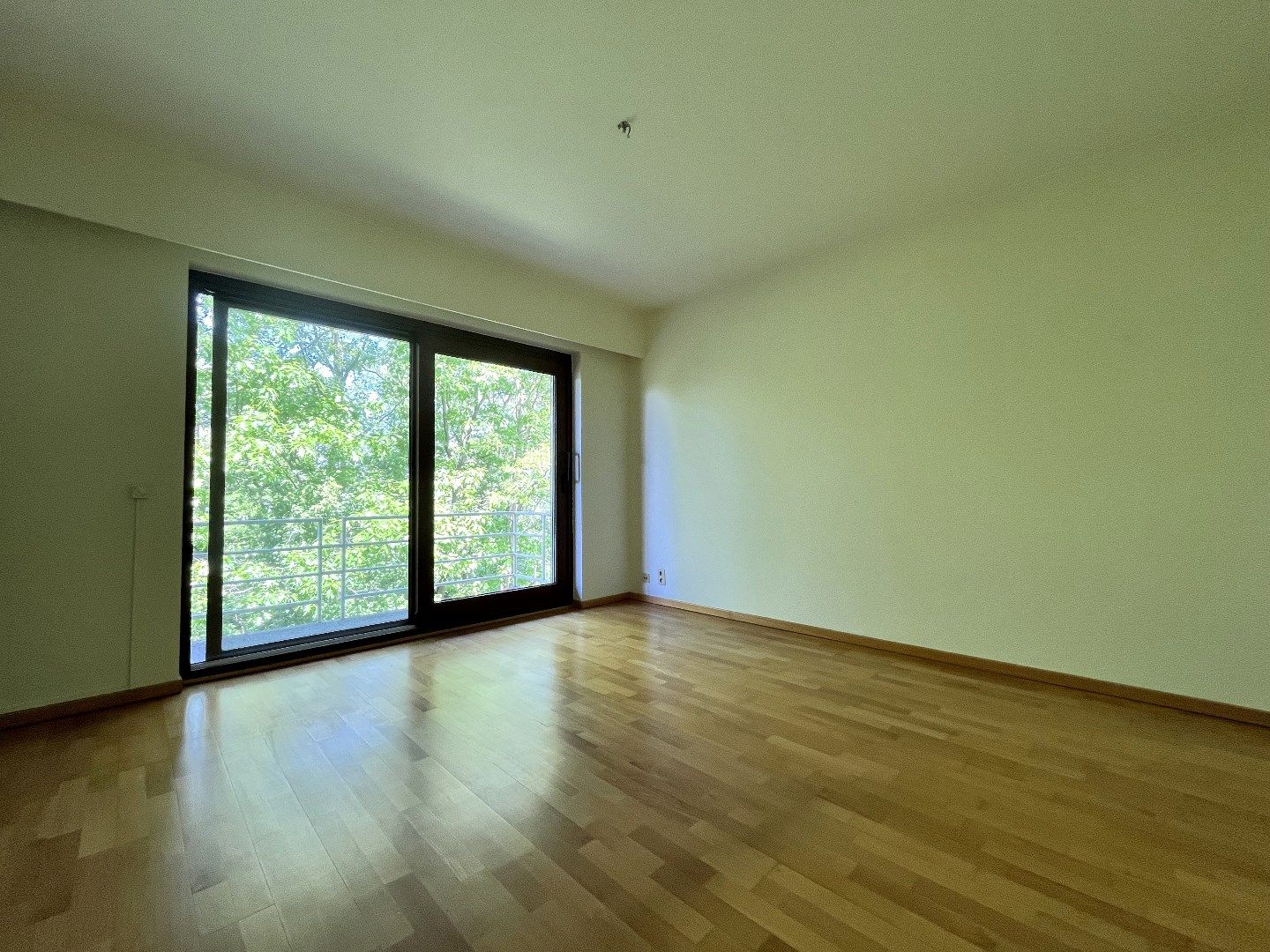 Instapklaar 2 slpk-appartement met 2 terrassen en autostnplts foto 8