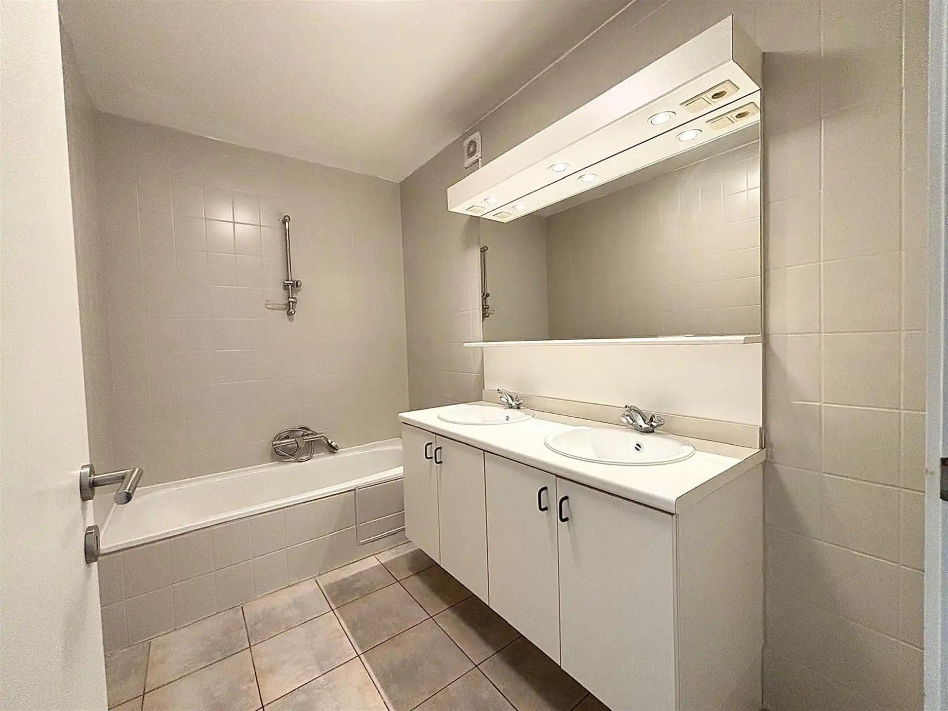 Gelijkvloers appartement met twee slaapkamers en garage te Herzele foto 10
