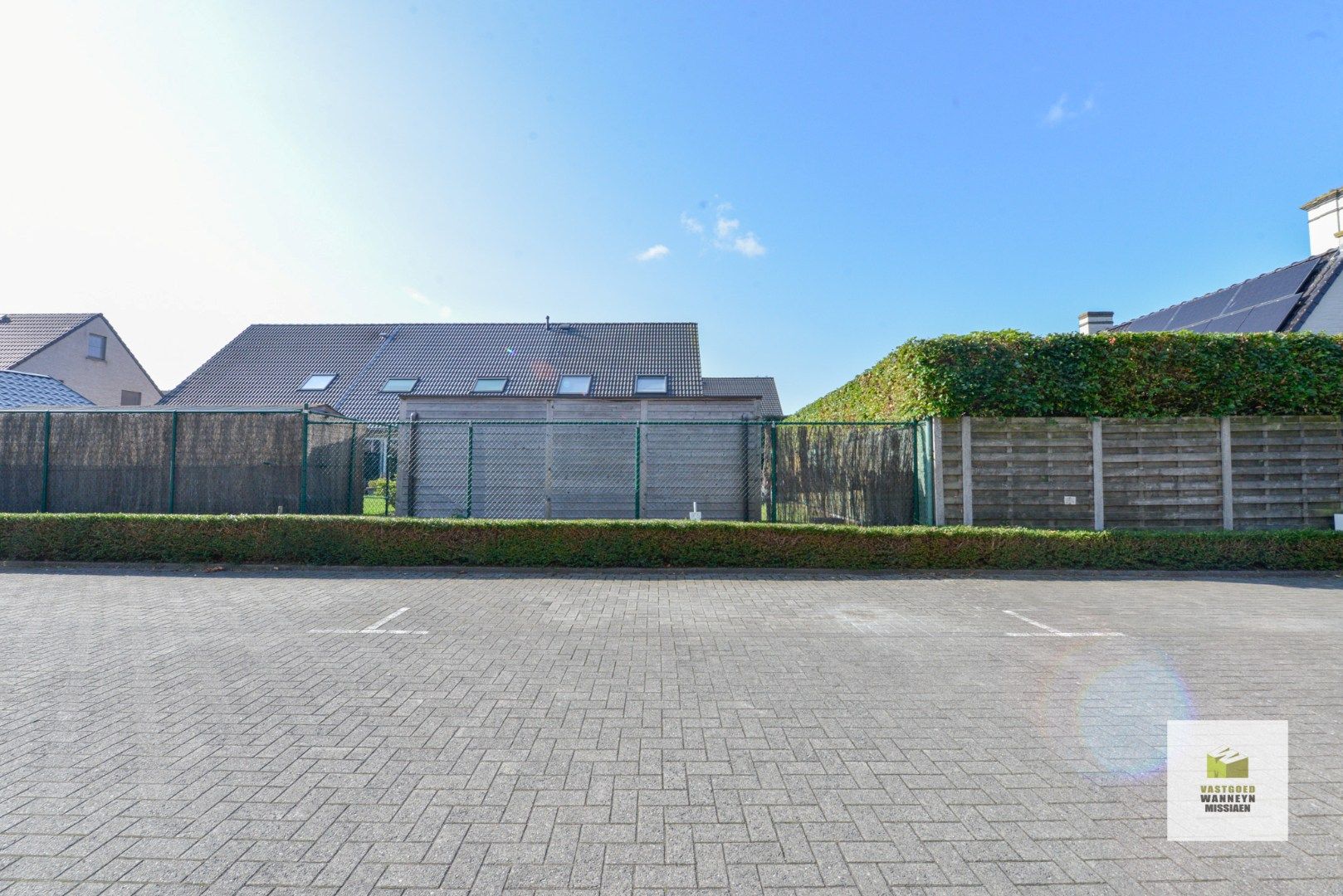 Instapklaar 2 slaapkamer appartement met autostaanplaats foto 12