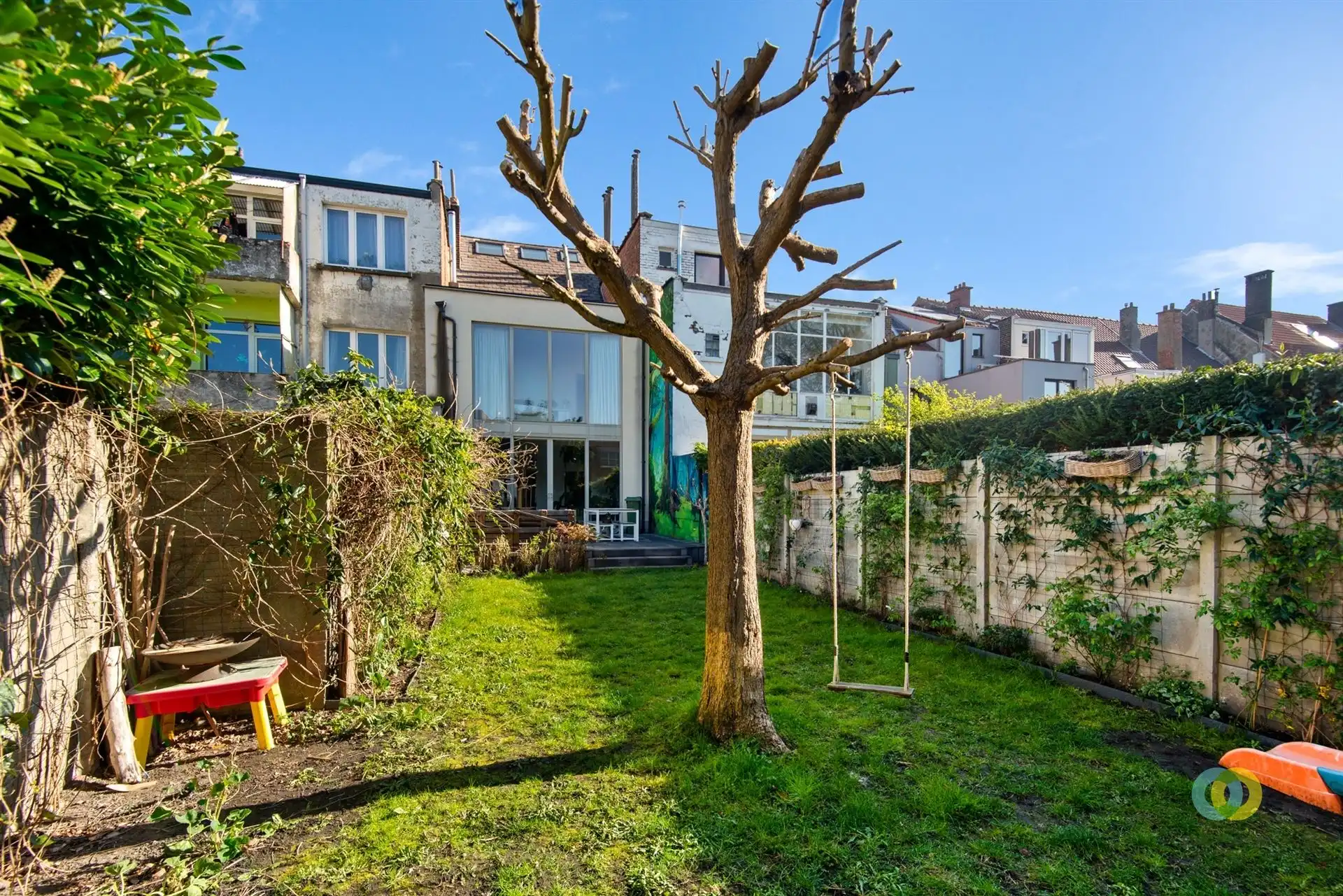 Charmante eengezinswoning met tuin foto 8