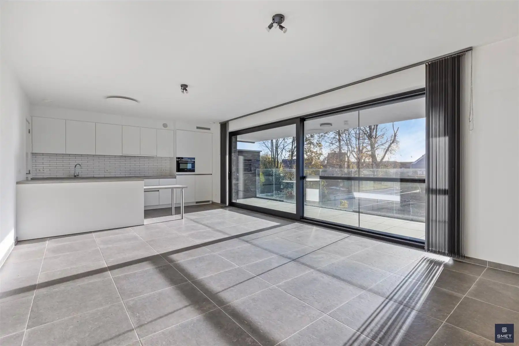 APPARTEMENT MET 2 SLPKS  EN GROOT TERRAS foto {{pictureIndex}}