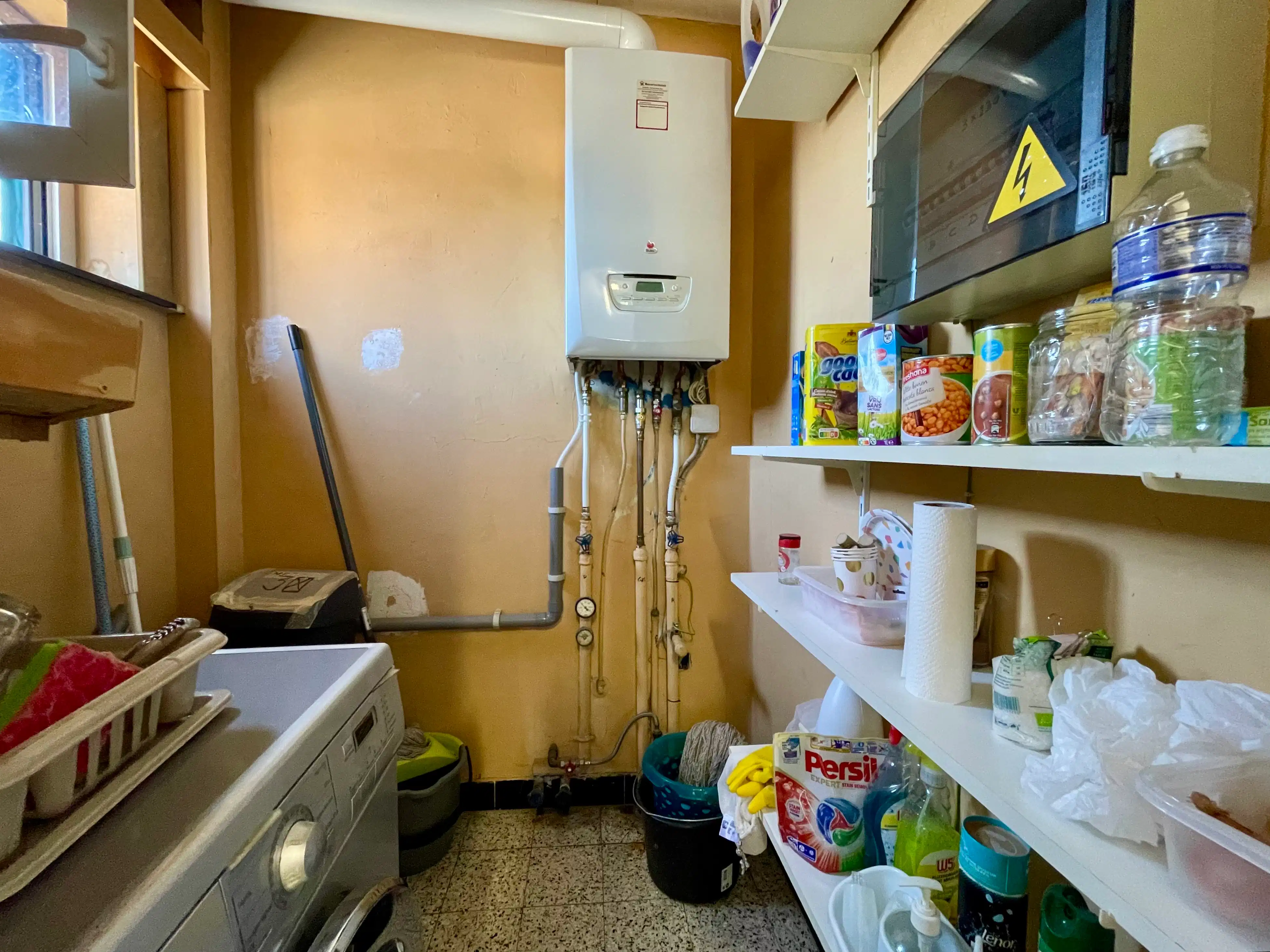 Gerenoveerd appartement met twee slaapkamers en terras foto 7