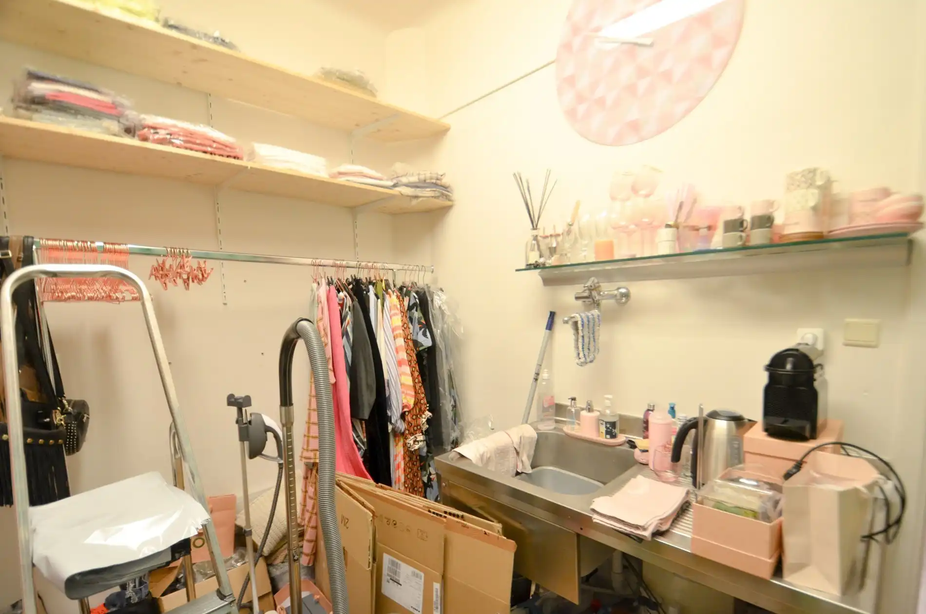 Centraal gelegen winkelruimte met uitstekende visibiliteit gelegen nabij het Driehoeksplein. foto 10