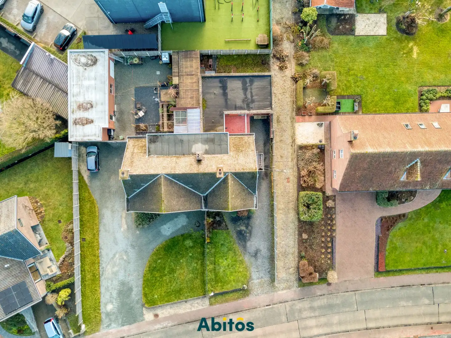 Halfopen woning met ruime opslagruimte foto 5