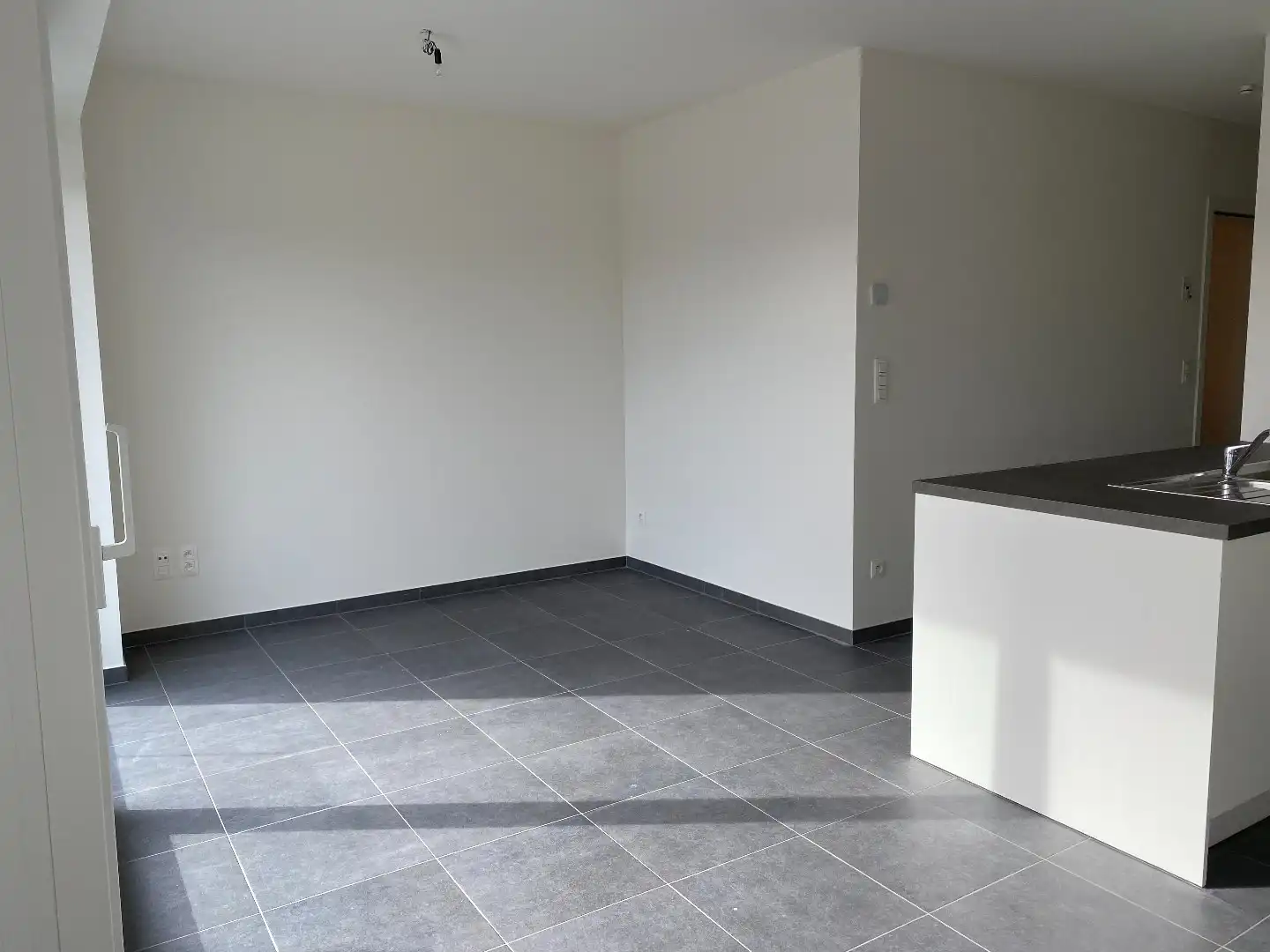 Recent appartement met 2 slaapkamers en autostaanplaats foto 5