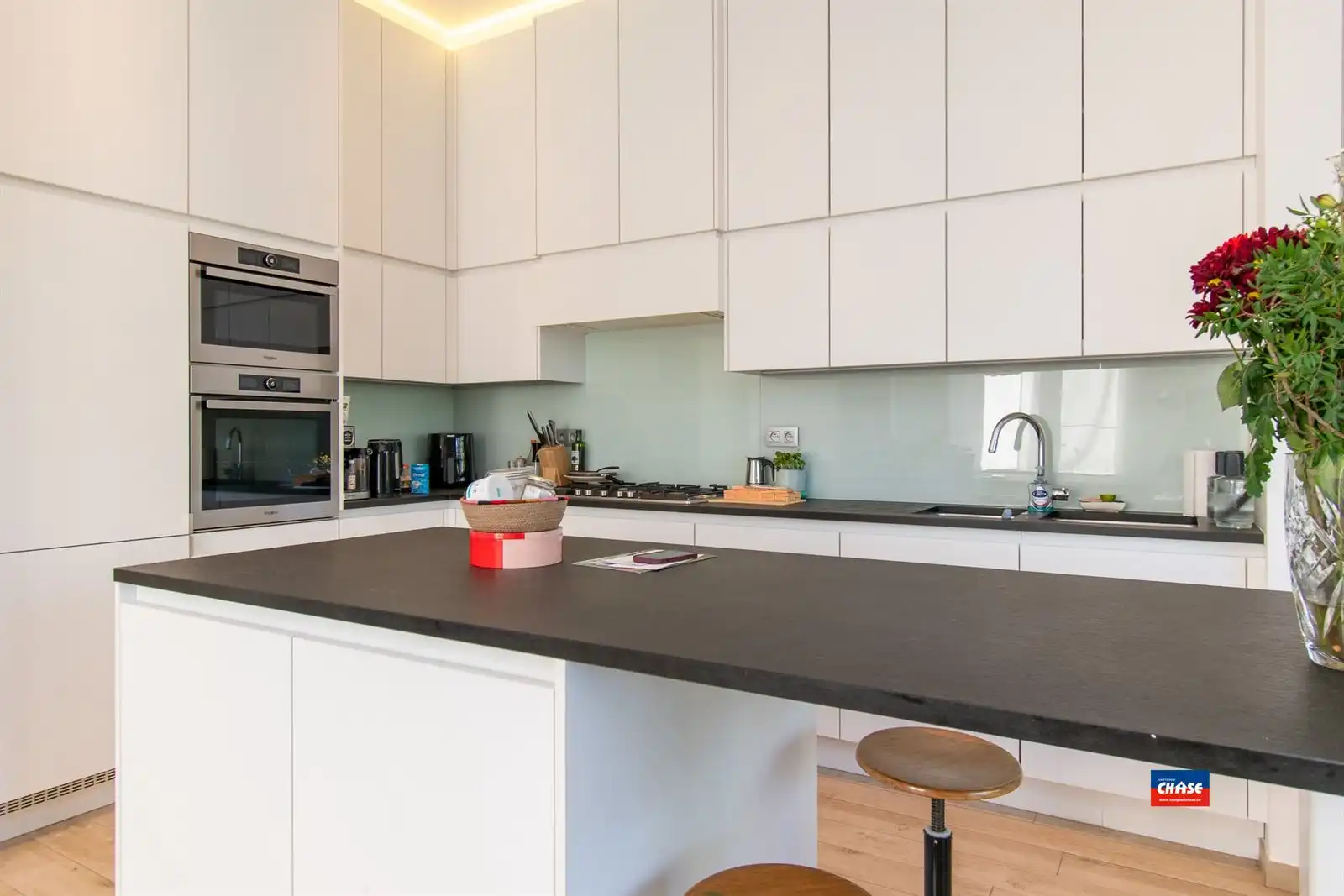 Recent appartement met 2 slaapkamers, tuin + P foto 6