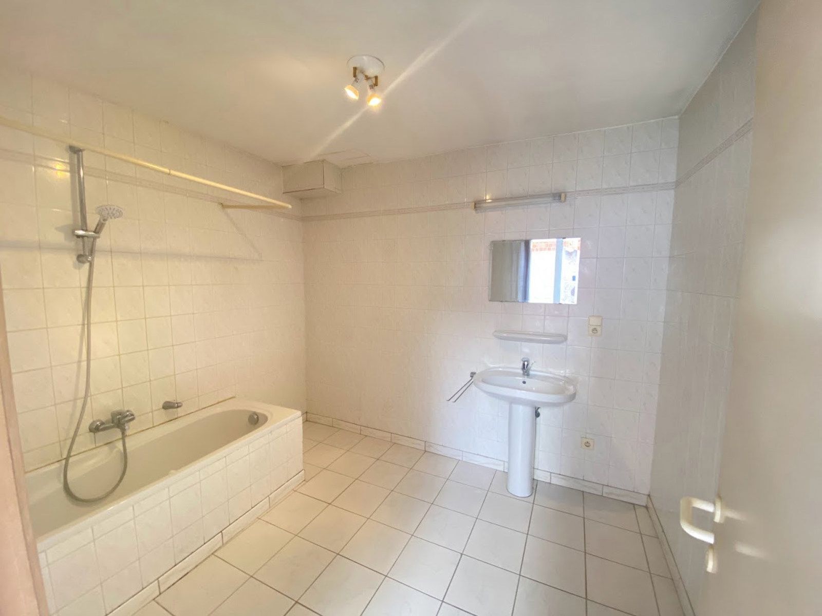 OPBRENGSTEIGENDOM IN IZEGEM (3 APPARTEMENTEN)  foto 6