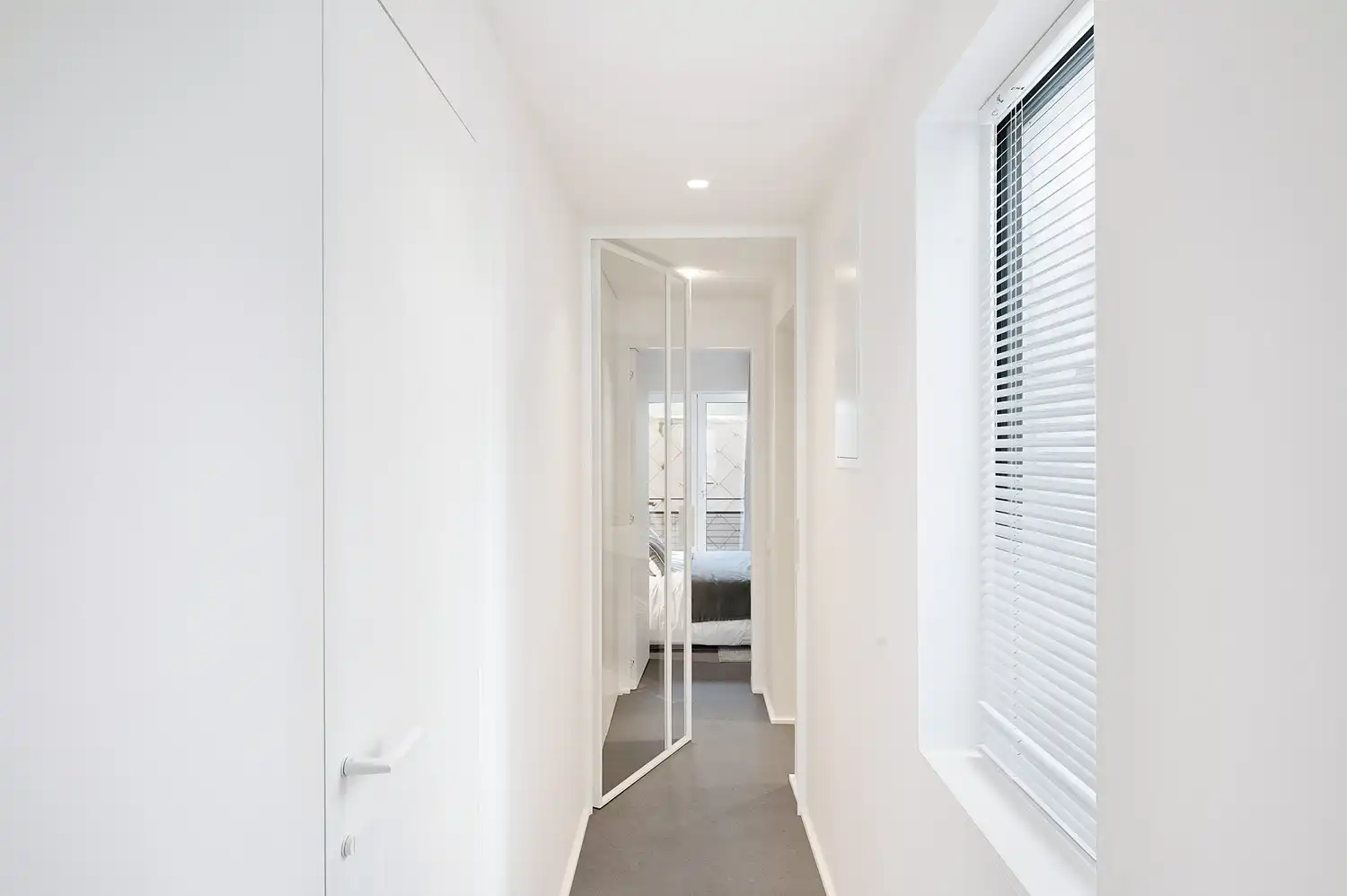 Prachtig vernieuwd 2 slaapkamer appartement aan het Albertstrand foto 12