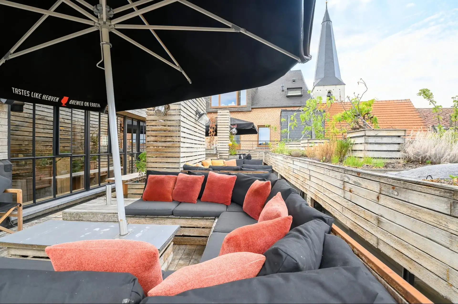 Instapklare handelsruimte van ca. 138 m² met een uitzonderlijk aangelegd terras van ca. 150 m², centraal gelegen in Reet. foto 12