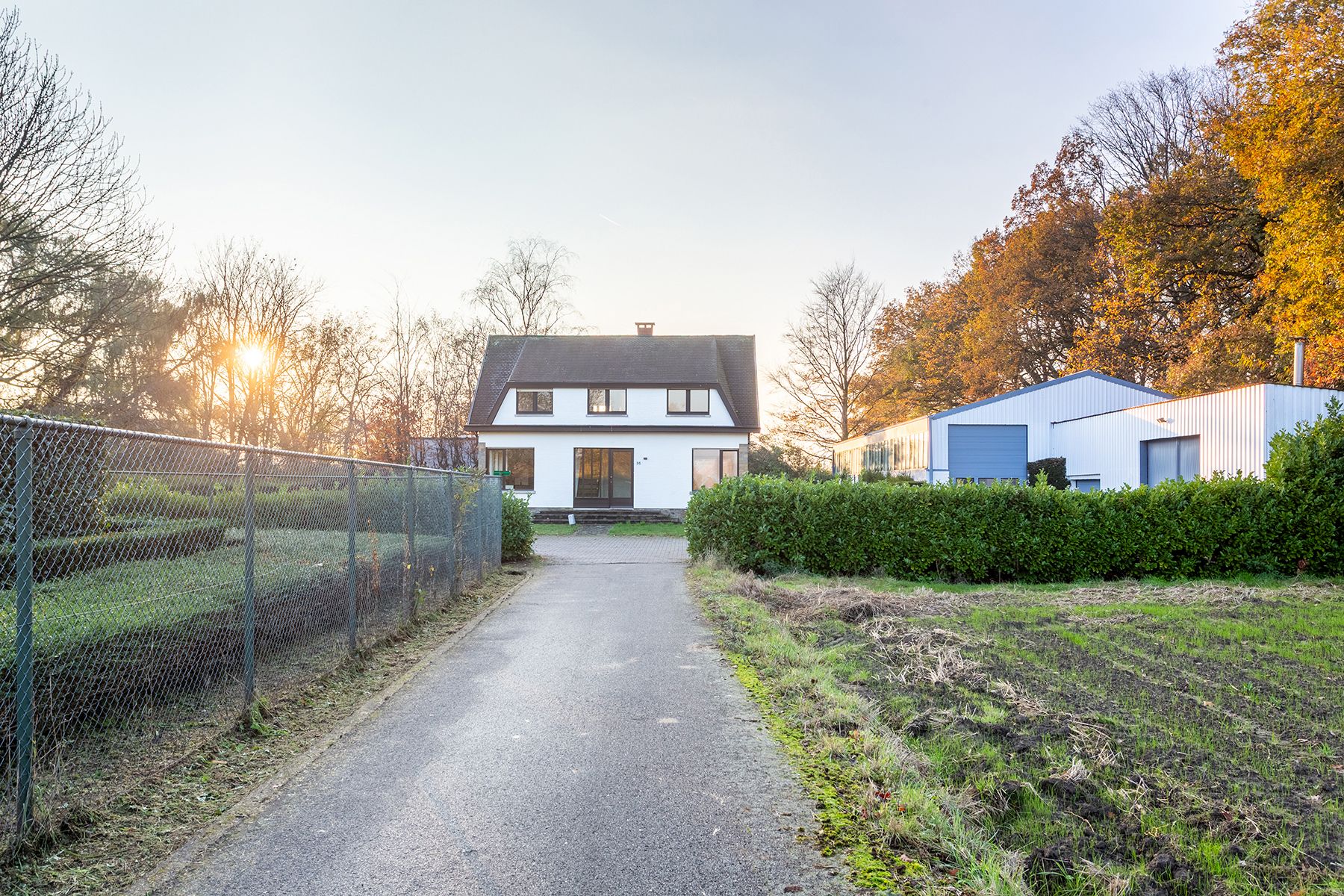 Edegem - Villa met 4 slpkamers + garage + ruim magazijn 500² foto 2