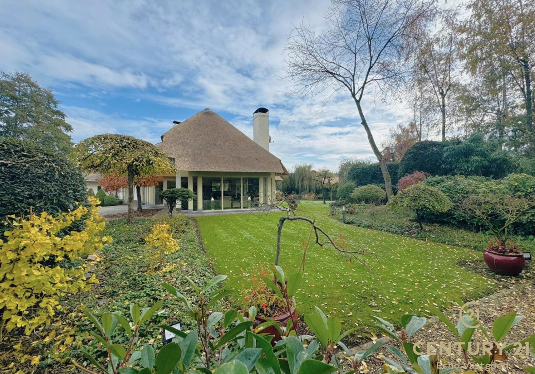 Ruime, charmante villa op royaal perceel met zwembad foto 24