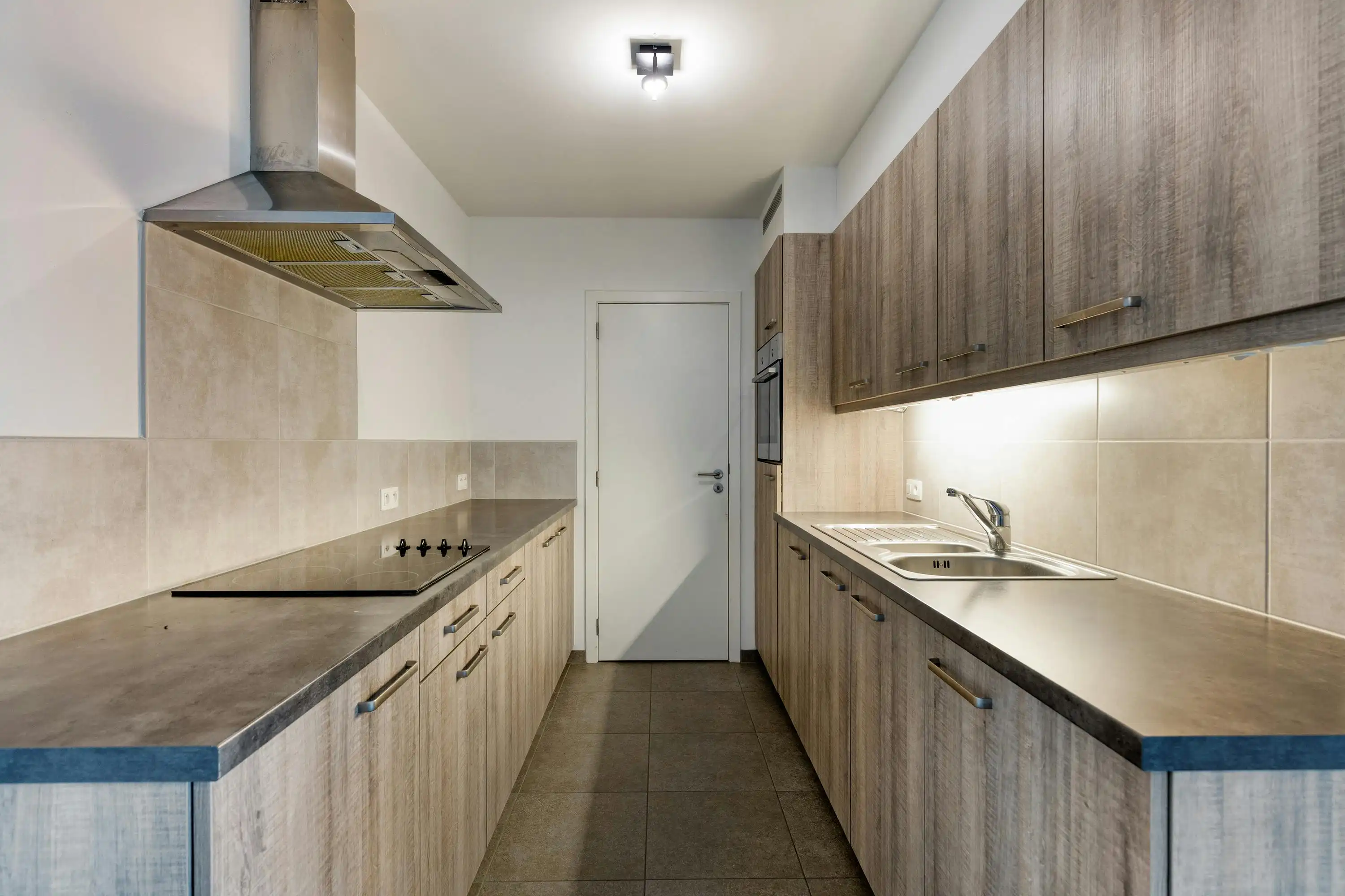 Instapklaar 1-slaapkamerappartement met garagebox in centrum Eeklo foto 6