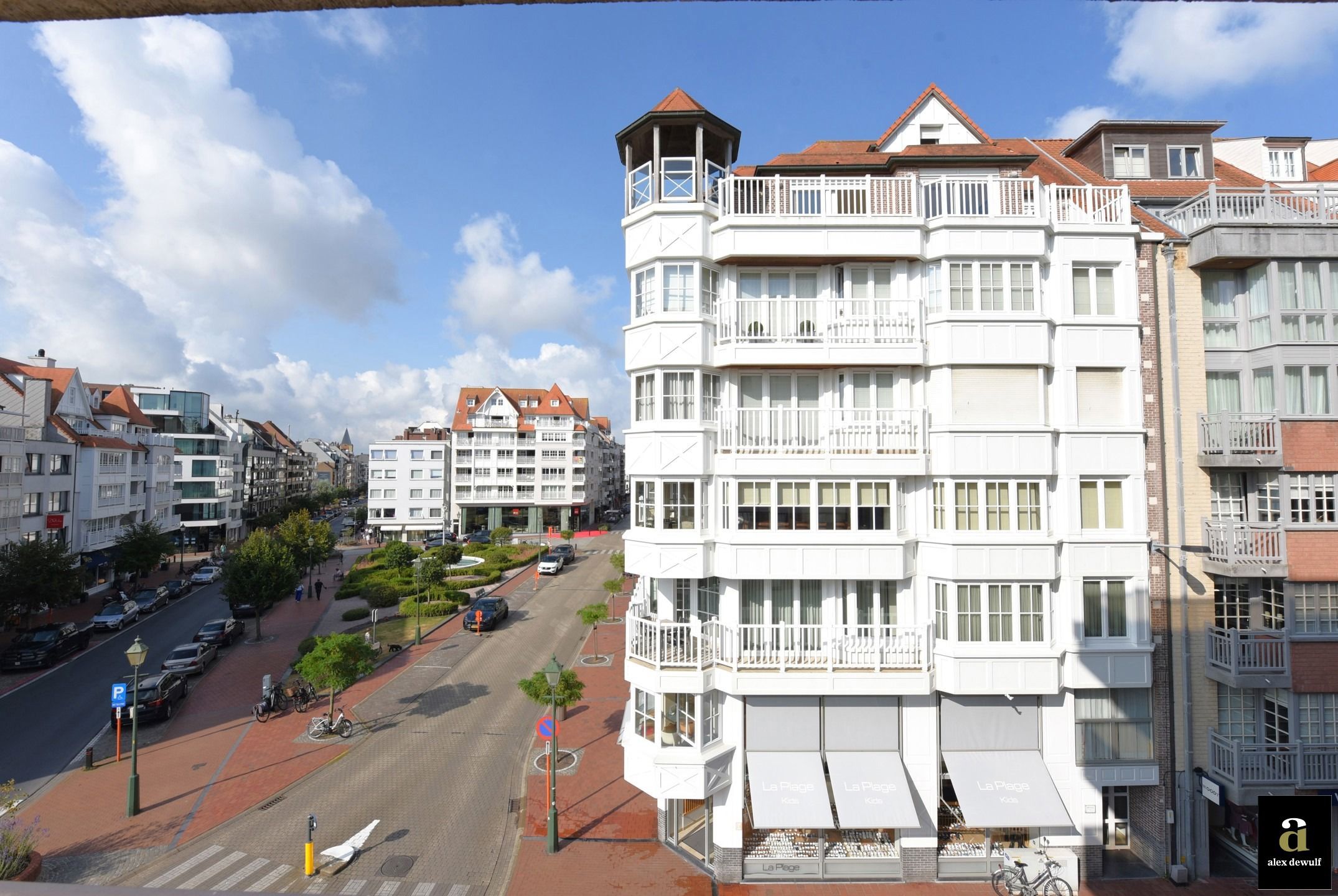 Prachtig vernieuwd en gemeubeld 2-slaapkamer appartement in het Zoute foto 22