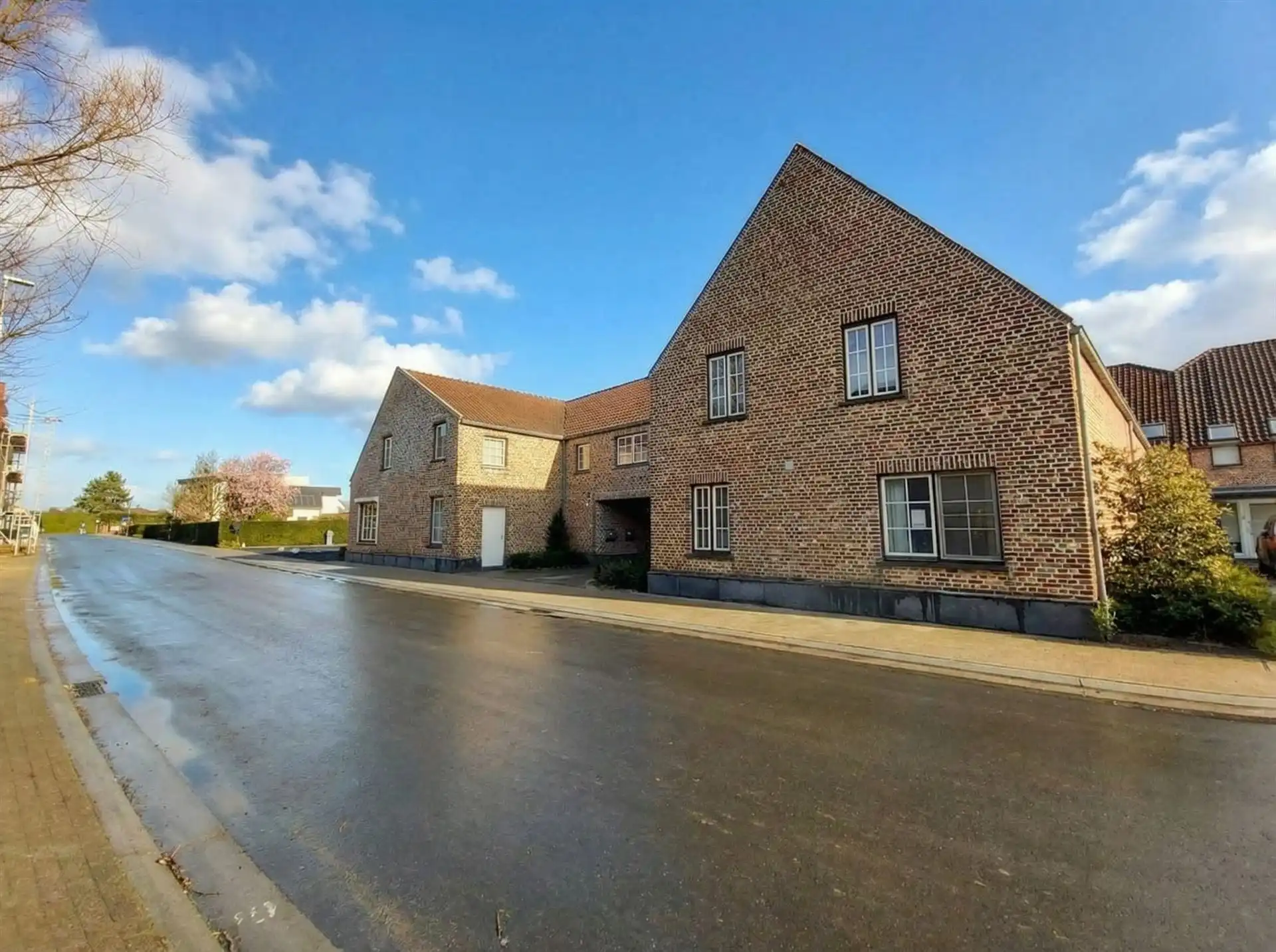 Ruime triplex met studio te koop in Opgrimbie! foto 2