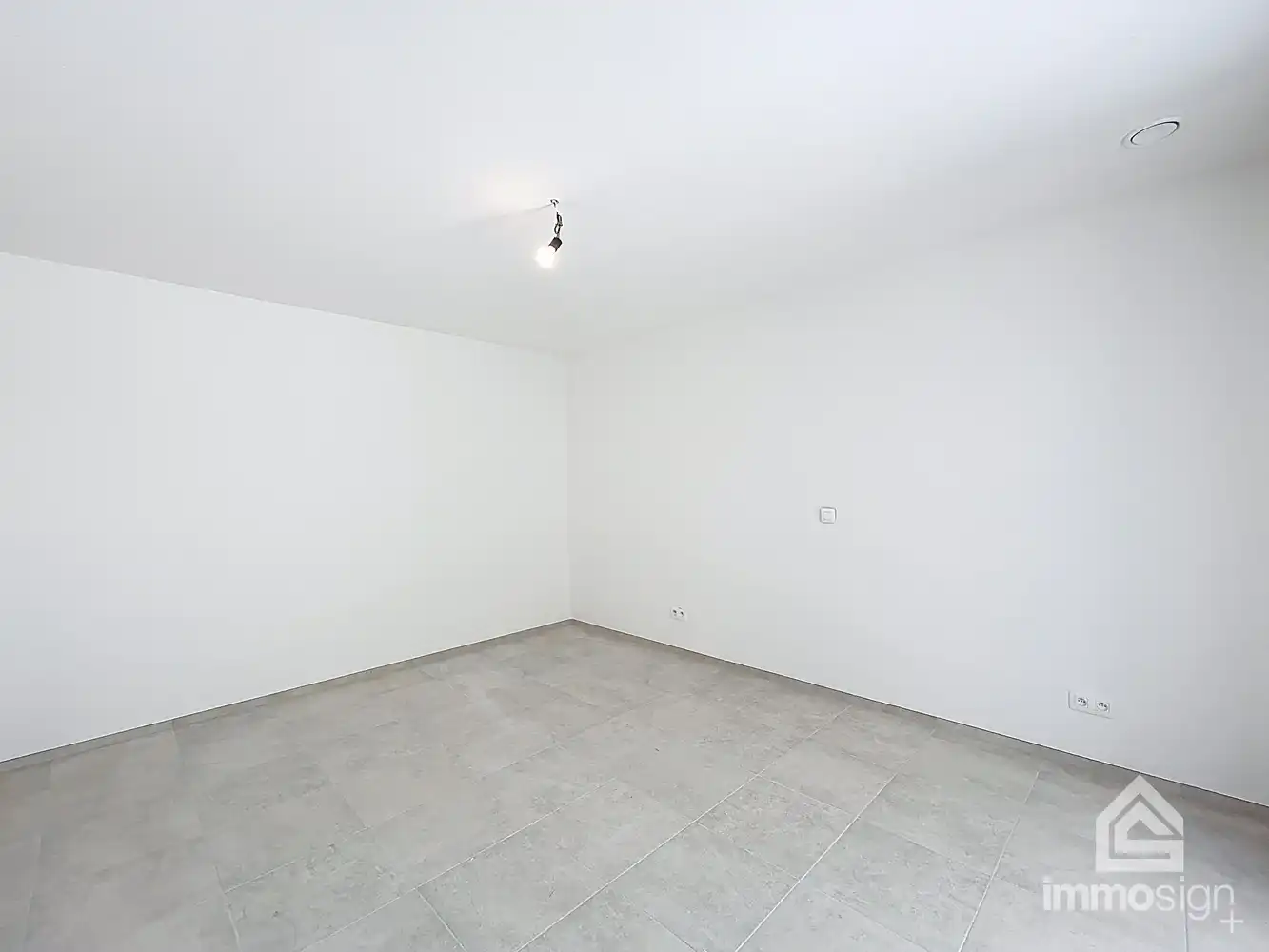 Instapklaar nieuwbouw appartement met 2 slaapkamers, terras, autostaanplaats, carport en berging te Kinrooi foto 21