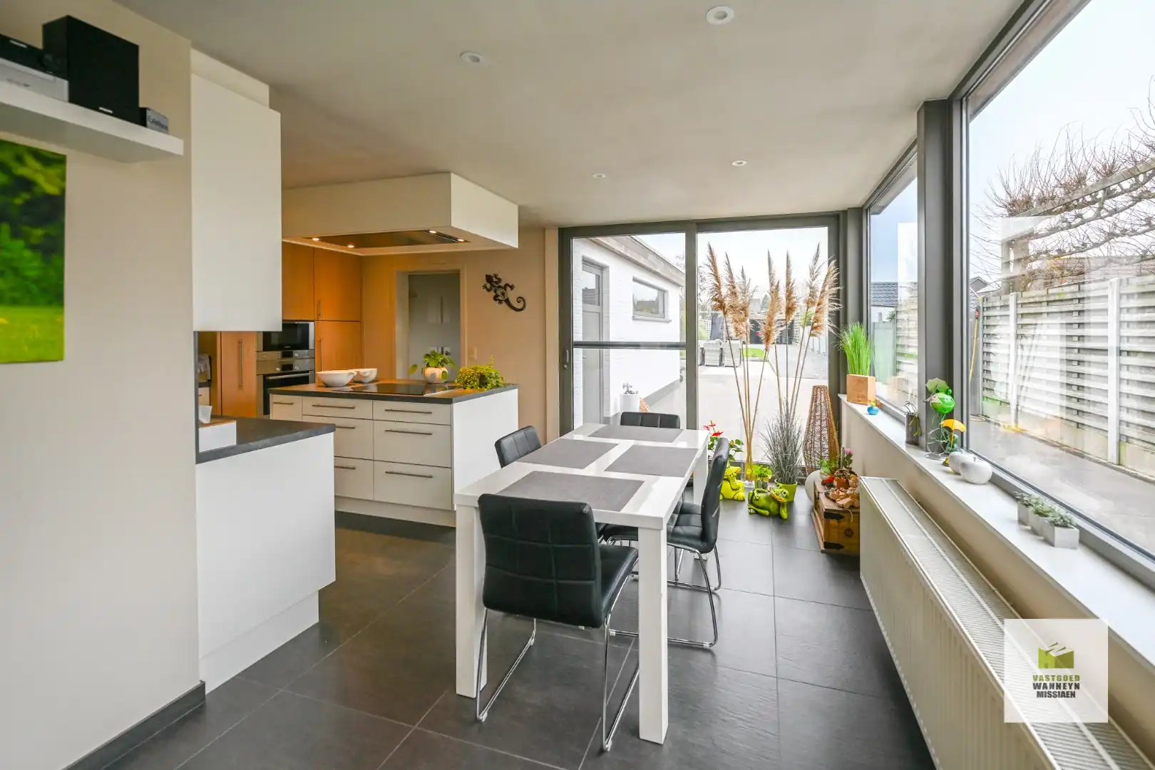 Rustig gelegen halfopen bebouwing, 594 m² opp met 3 slaapkamers foto 6