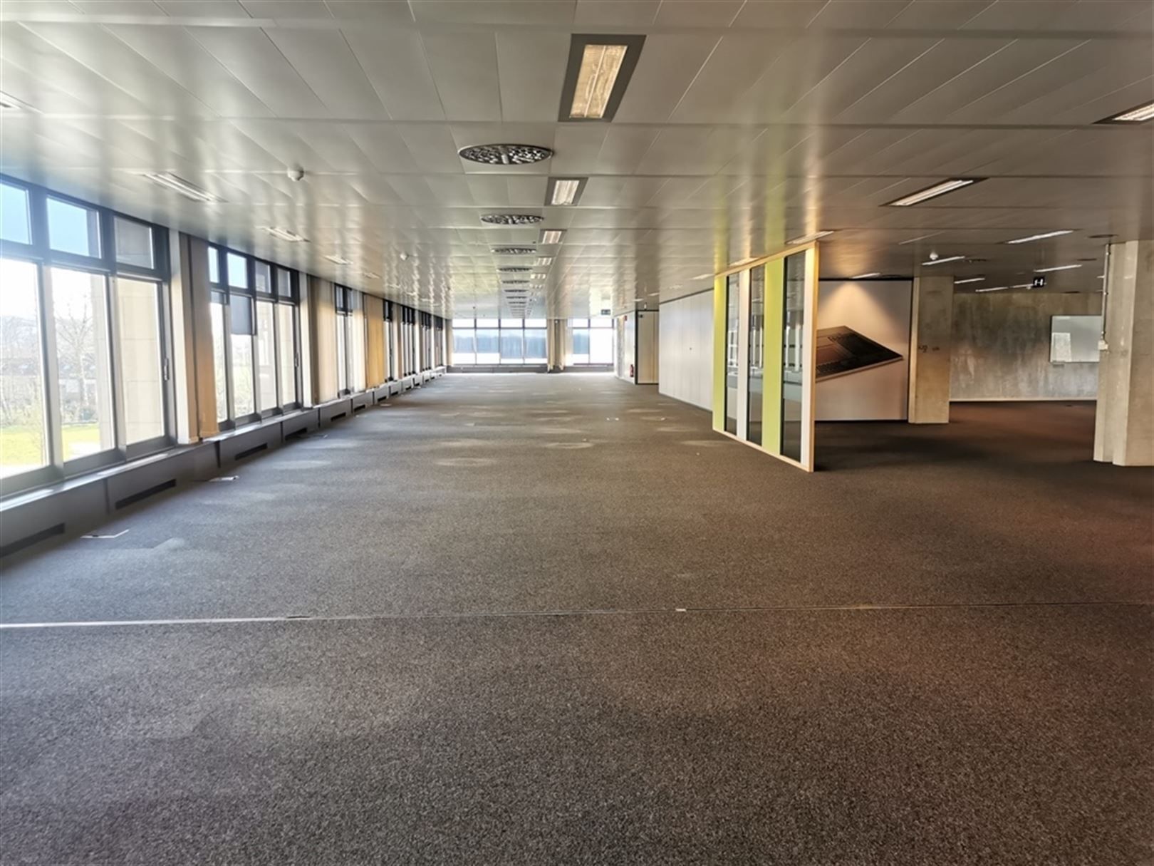 Kantoorcomplex aan de stadsrand van Leuven foto 19