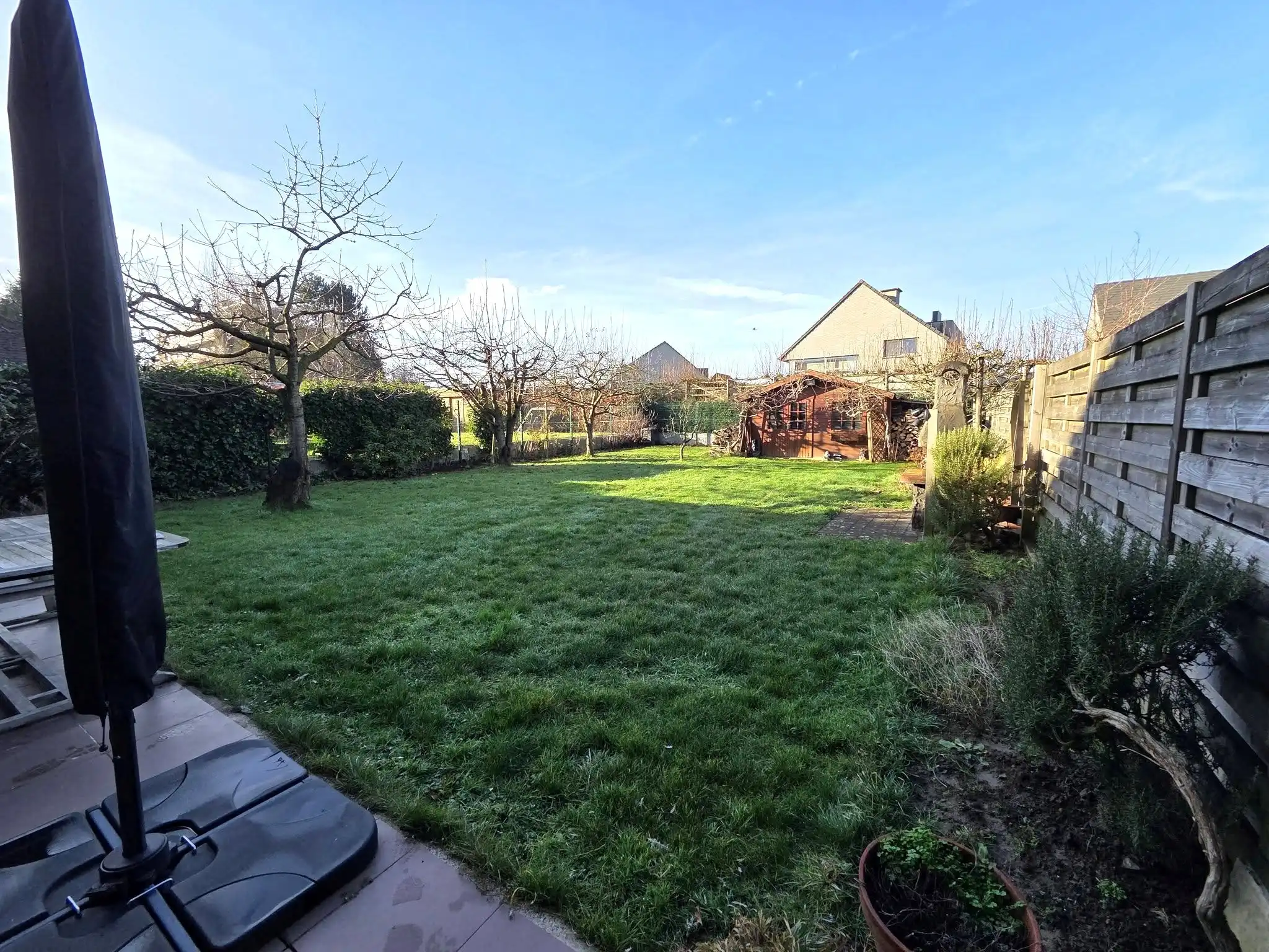 Schitterende 3-gevelwoning met 4 slaapkamers en 2 badkamers. foto 21