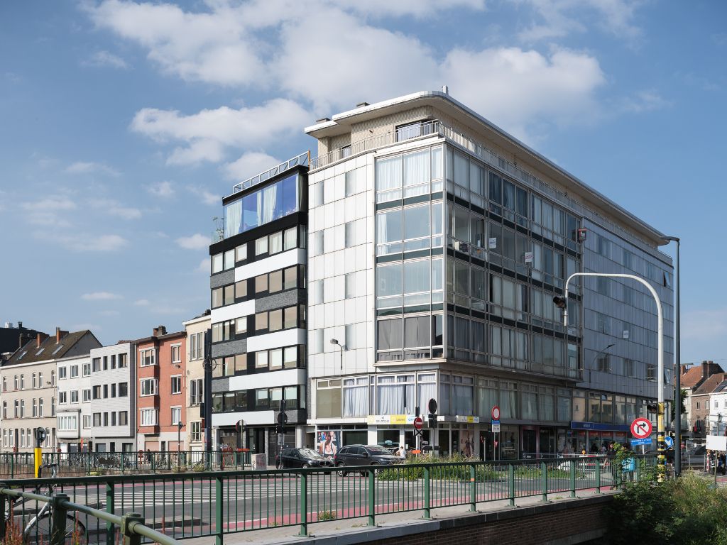 Stijlvolle cityflat met zicht op de coupure foto 12